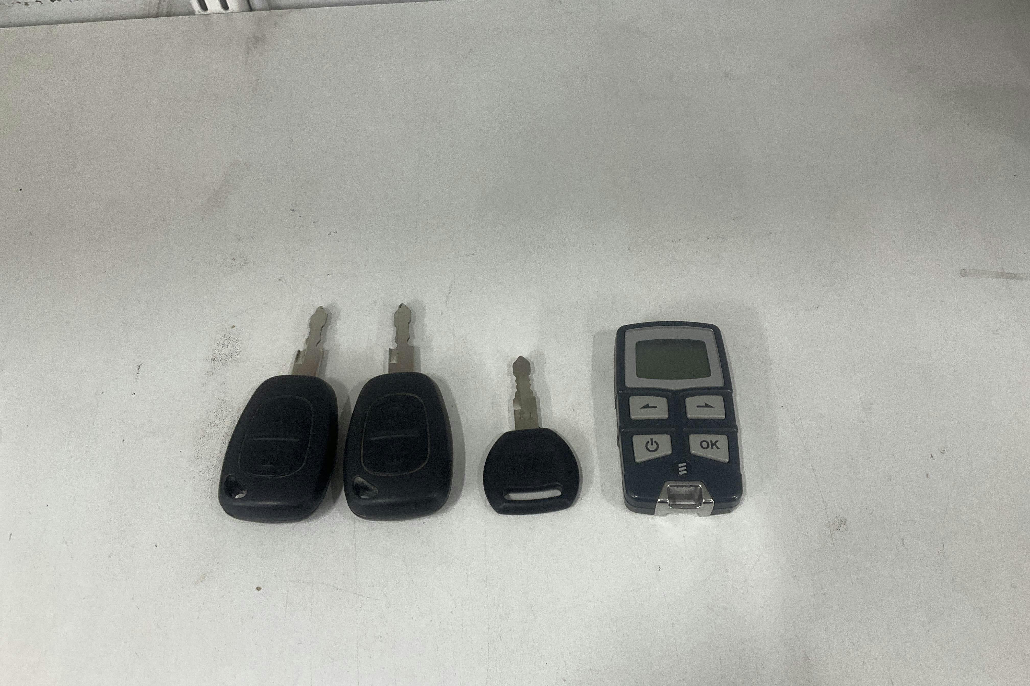 Zdjęcie prezentacyjne 13 z 13: Renault Trafic 2.0 dCi Skåp (115hk) - 104 530 km - Manualna - niebieski - 2012