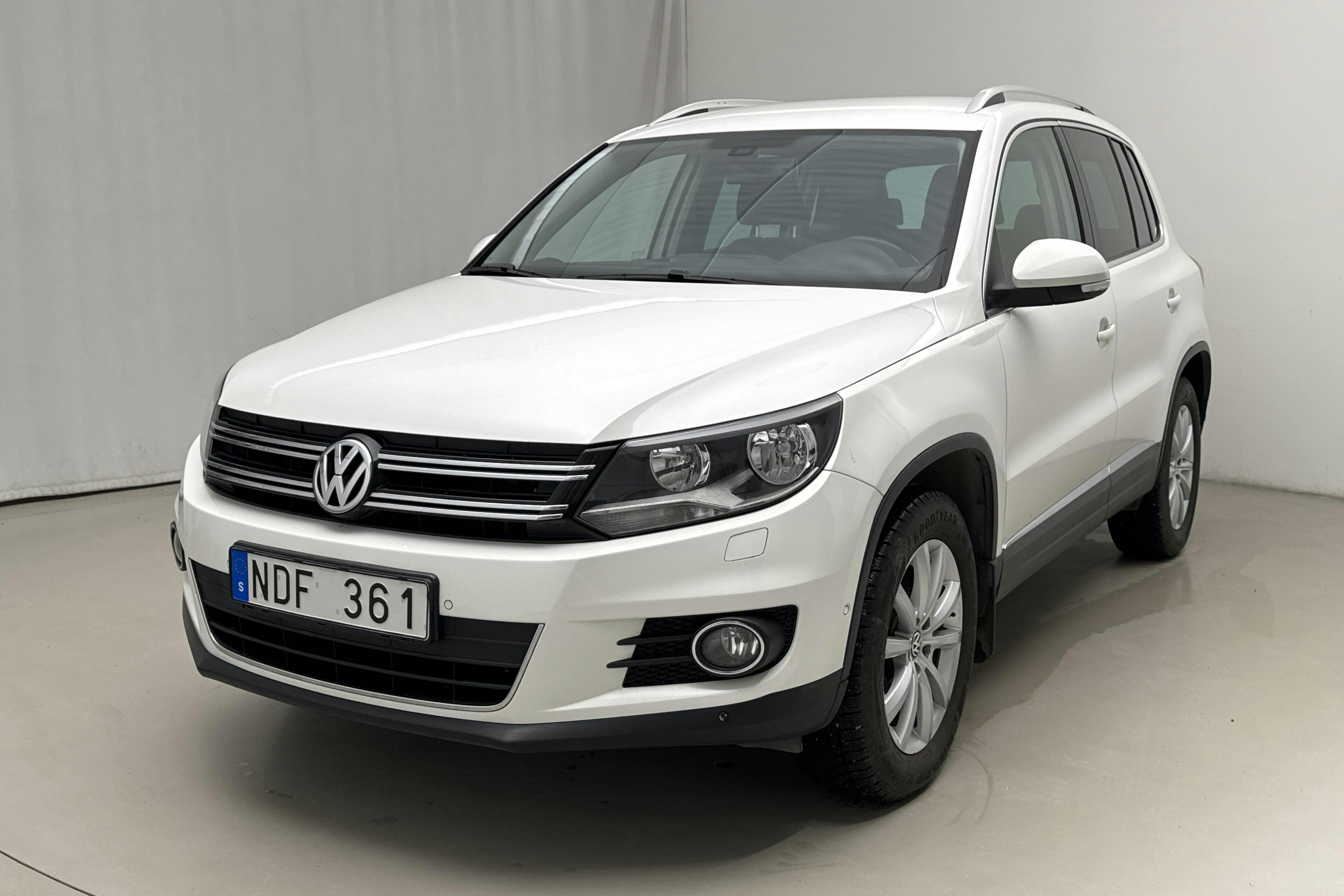 Presentation photo 1 of 13: VW Tiguan 2.0 TDI 4MOTION BlueMotion Technology (140hk) - 244 580 km - Automatic - white - 2013