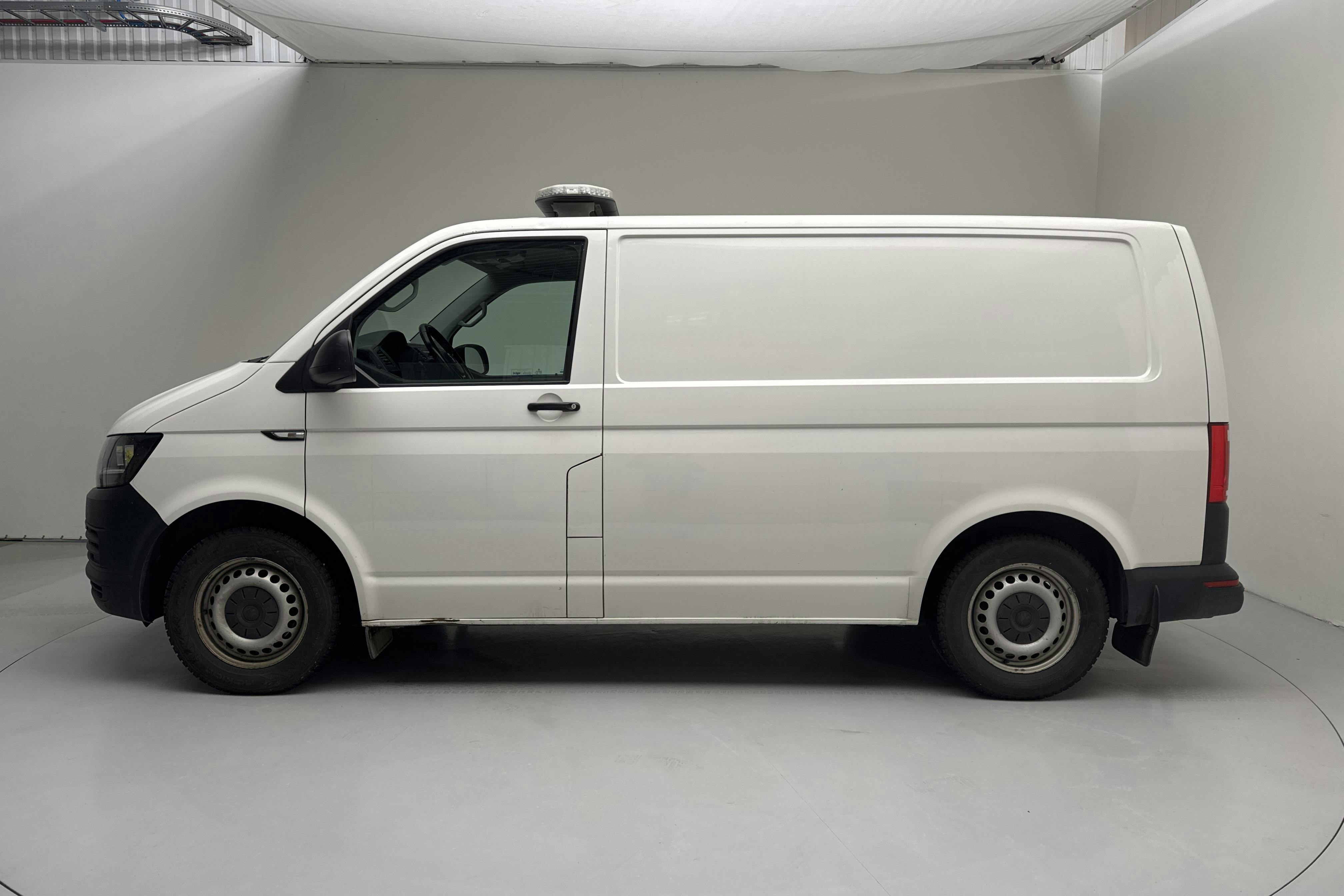 Præsentationsfoto 2 af 22: VW Transporter T6 2.0 TDI BMT Skåp 4MOTION (150hk) - 123 030 kilometer - Salgsautomat - Hvid - 2018