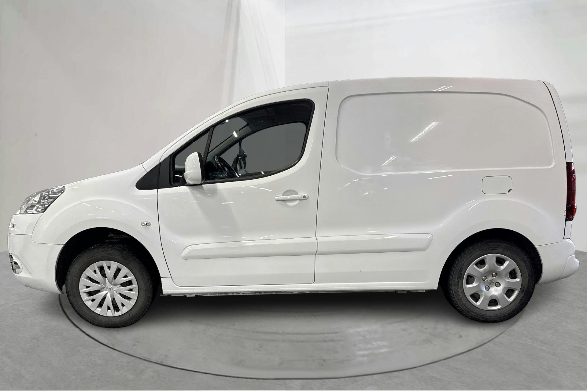 Presentationsfoto 2 av 15: Peugeot Partner Electric (67hk) - 4 545 mil - Automat - vit - 2015