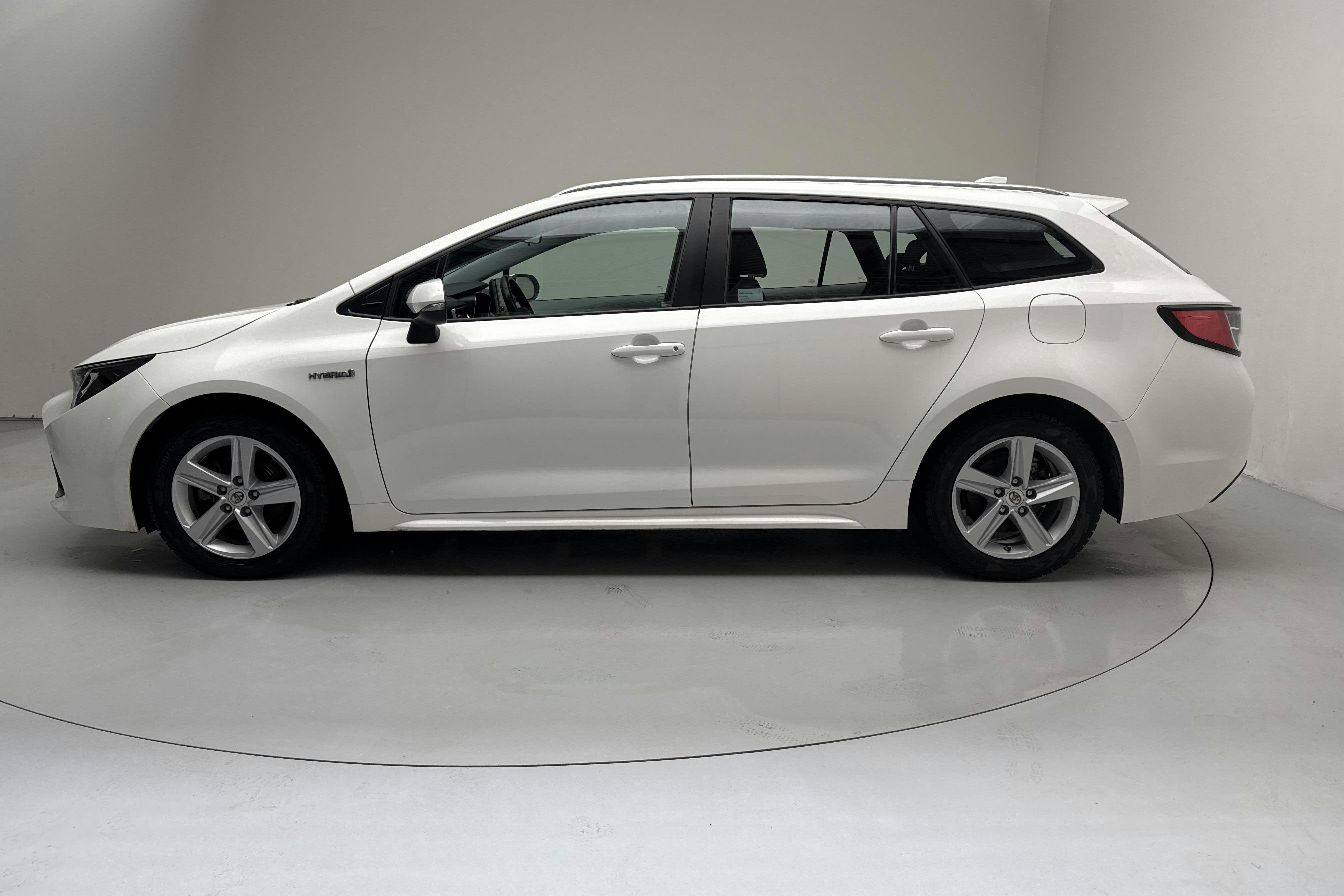 Presentationsfoto 2 av 14: Toyota Corolla 1.8 Hybrid Touring Sports (122hk) - 4 057 mil - Automat - Dark Blue - 2019