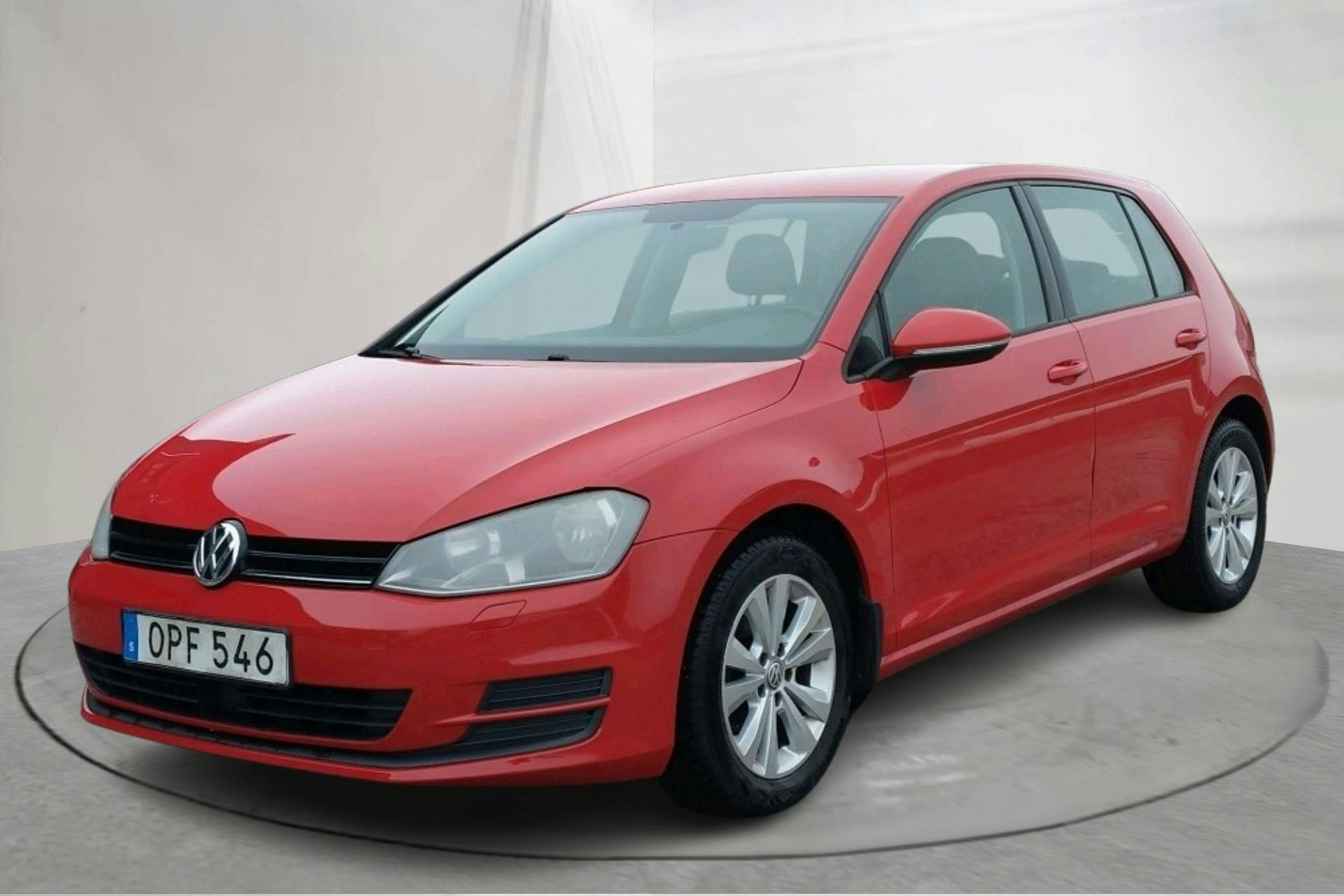 Esittelykuva 1 osoitteesta 12: VW Golf VII 1.2 TSI 5dr (105hk) - 159 100 km - Manuaalinen - punainen - 2014