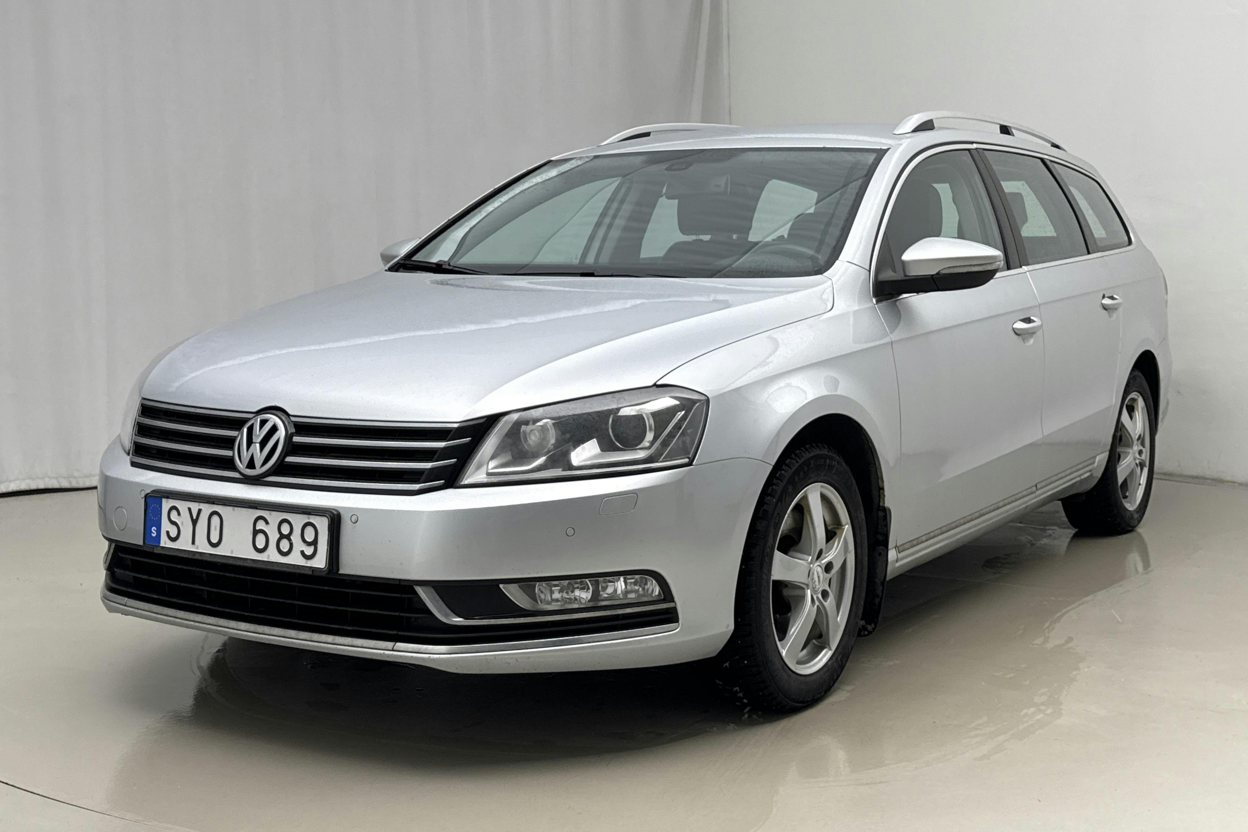 Presentationsfoto 1 av 18: VW Passat 1.4 TSI EcoFuel Variant (150hk) - 28 248 mil - Automat - silver - 2011