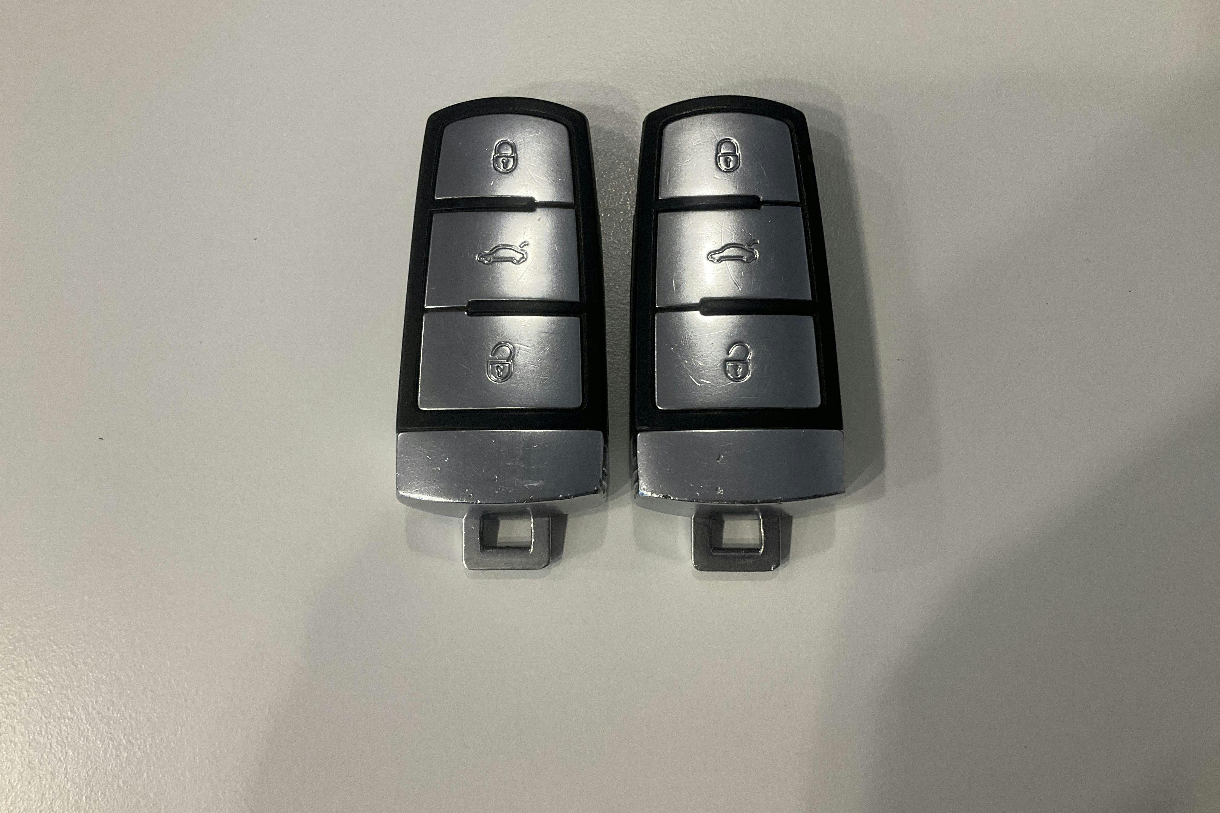 Presentationsfoto 18 av 18: VW Passat 1.4 TSI EcoFuel Variant (150hk) - 28 248 mil - Automat - silver - 2011