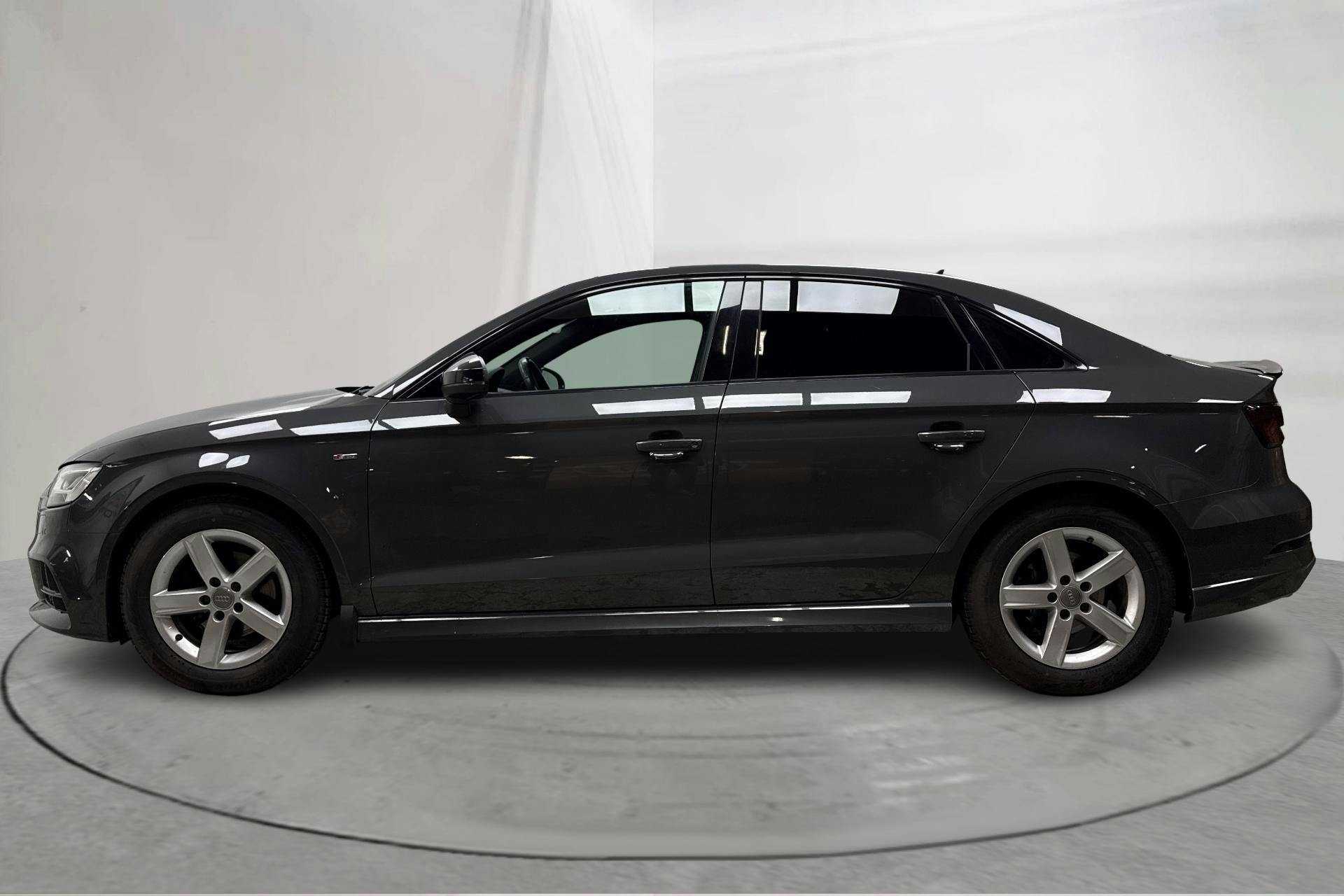 Presentation photo 2 of 16: Audi A3 2.0 TDI Sedan (150hk) - 168 010 km - Manual - gray - 2017