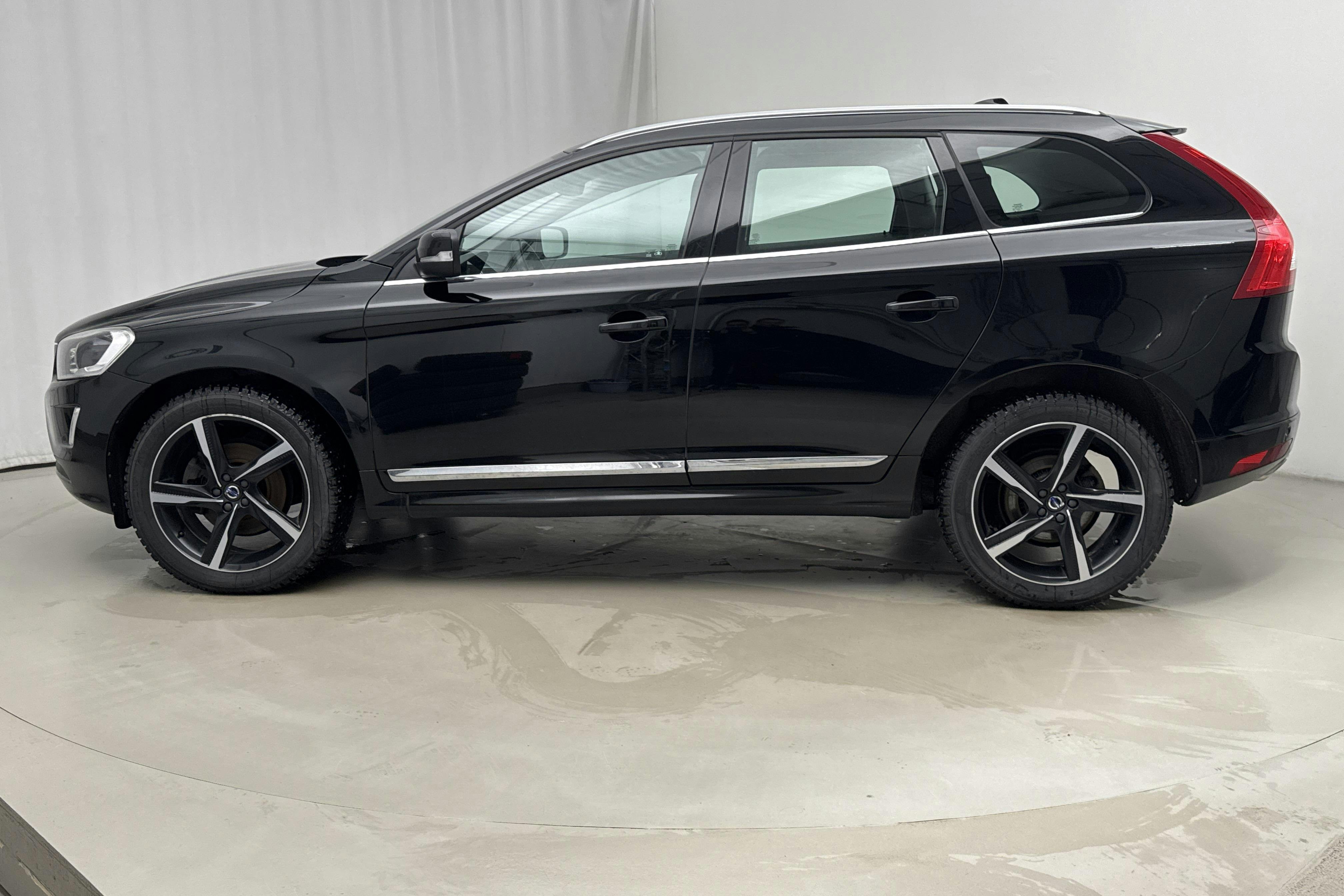 Præsentationsfoto 2 af 14: Volvo XC60 D4 AWD (190hk) - 163 010 kilometer - Salgsautomat - Sort - 2017