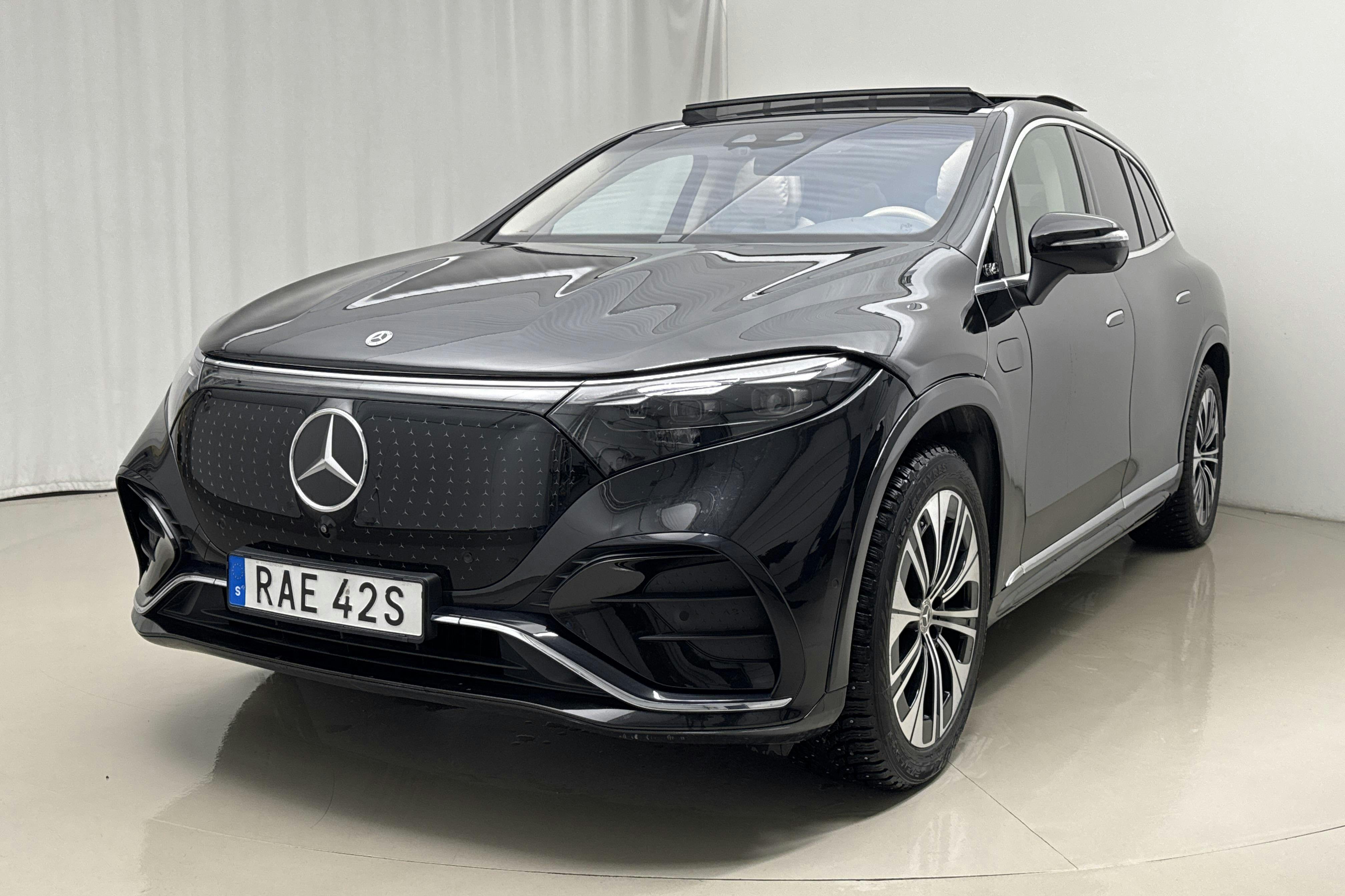 Presentationsfoto 1 av 33: Mercedes EQS SUV 580 4Matic X296 (544hk) - 5 354 mil - Automat - svart - 2023
