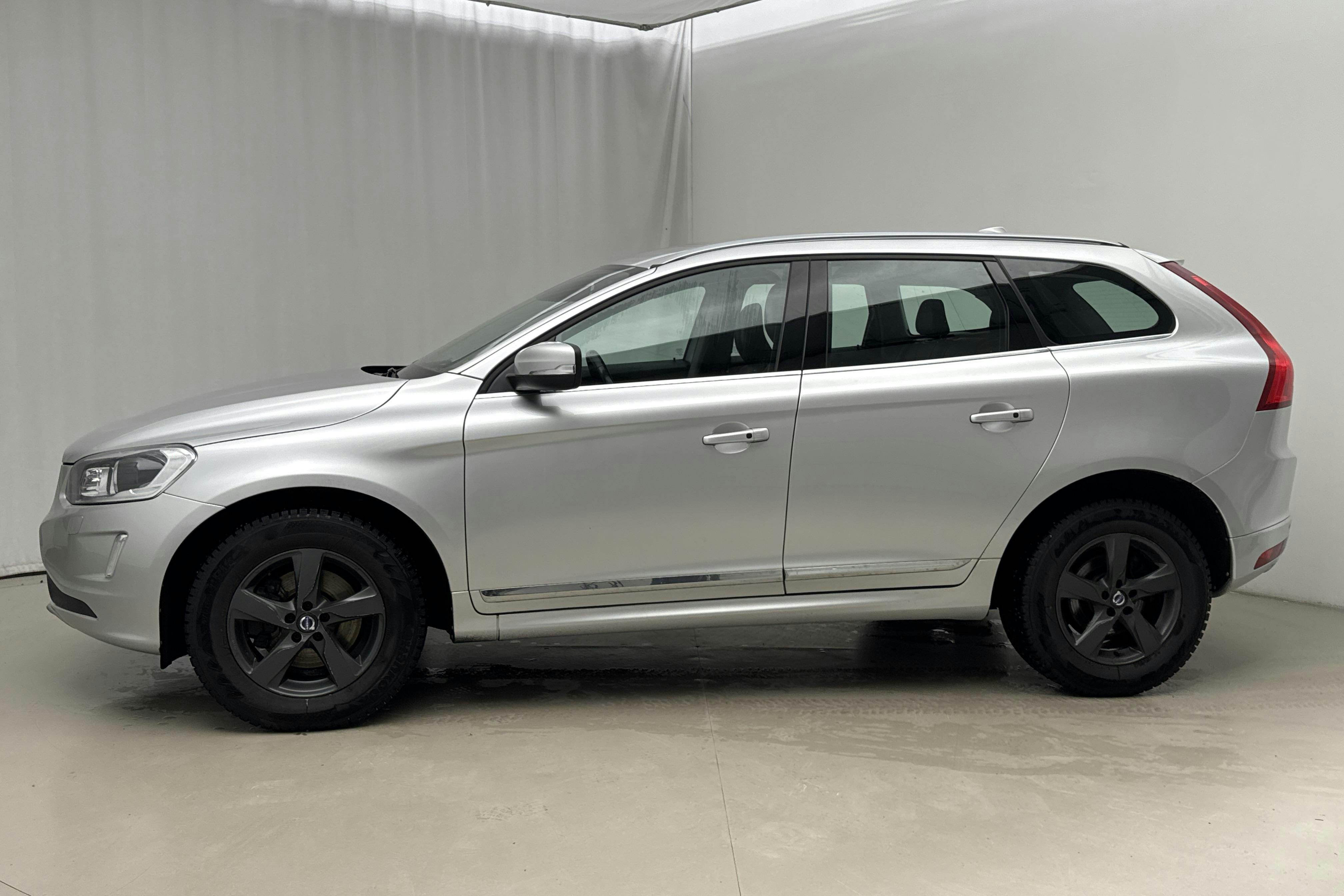 Esitlusfoto 2 aadressil 13: Volvo XC60 D4 AWD (190hk) - 209 930 km - Automaatne - hõbe - 2017
