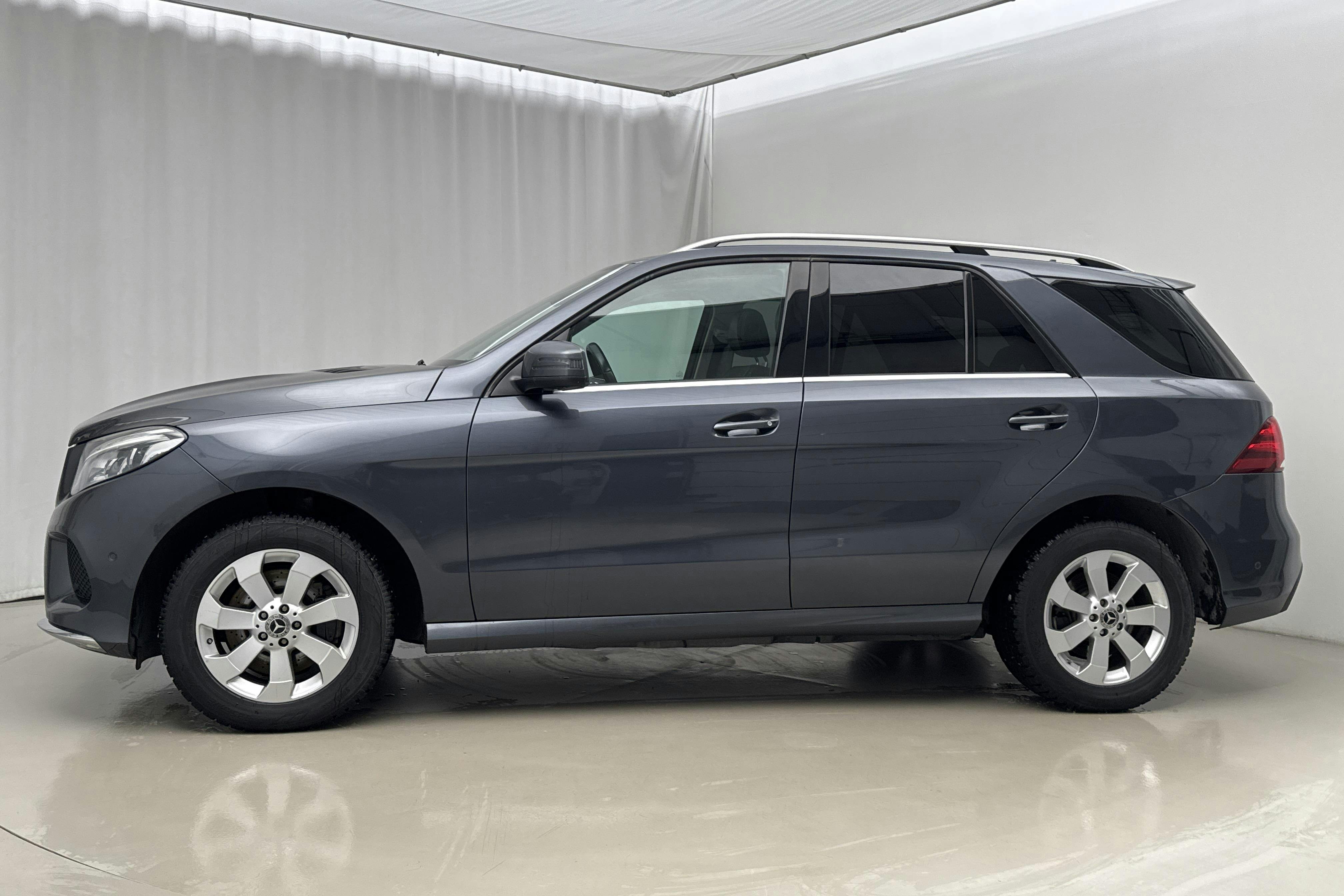 Presentationsfoto 2 av 25: Mercedes GLE 350 d 4MATIC W166 (258hk) - 17 556 mil - Automat - grå - 2016