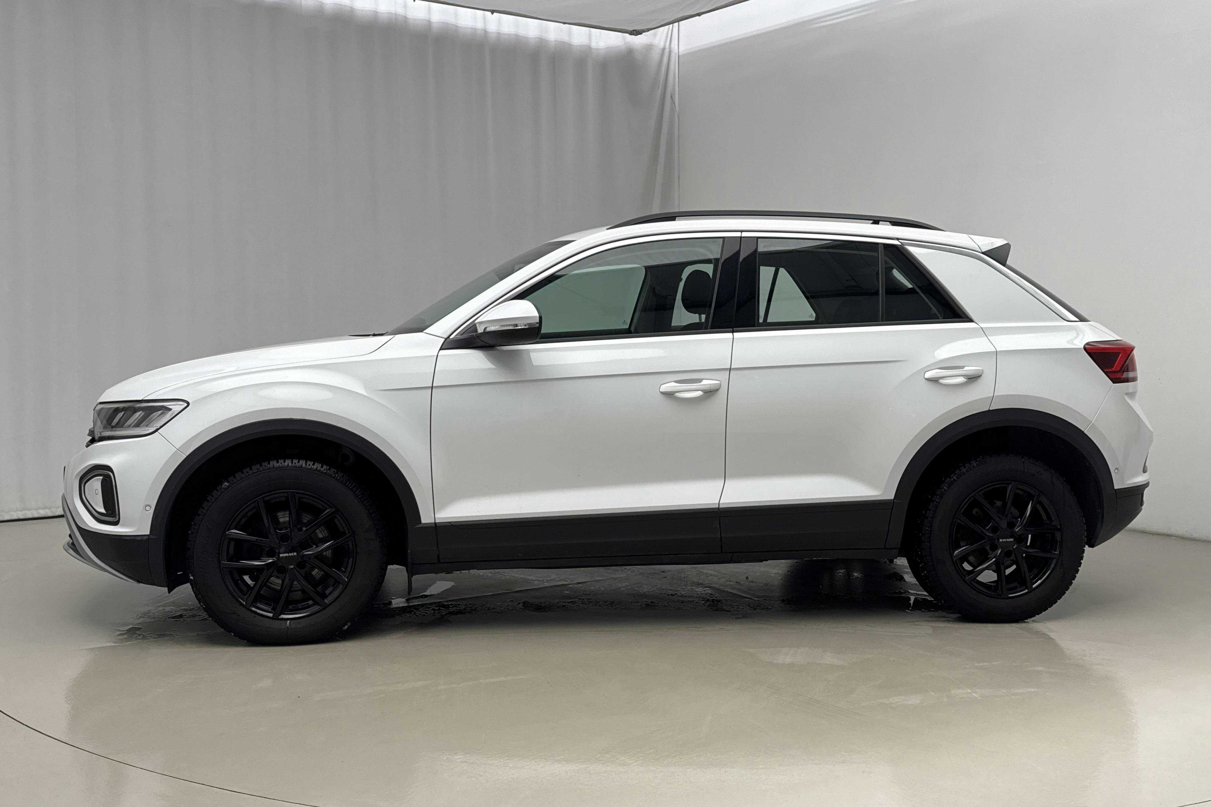 Presentationsfoto 2 av 20: VW T-Roc 1.5 TSI (150hk) - 7 733 mil - Automat - vit - 2022