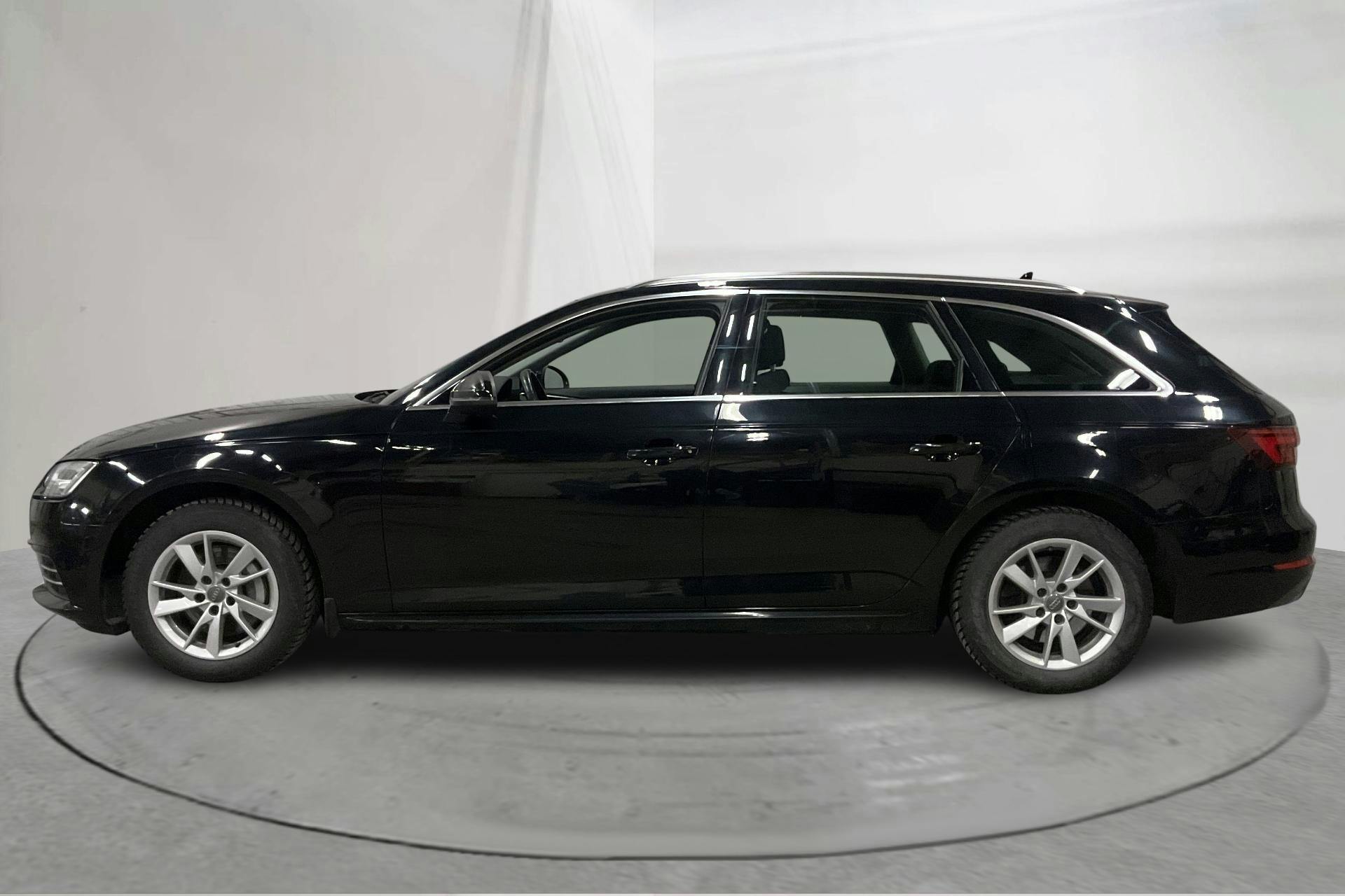 Præsentationsfoto 2 af 15: Audi A4 2.0 TDI Avant quattro (190hk) - 192 400 kilometer - Salgsautomat - Sort - 2018