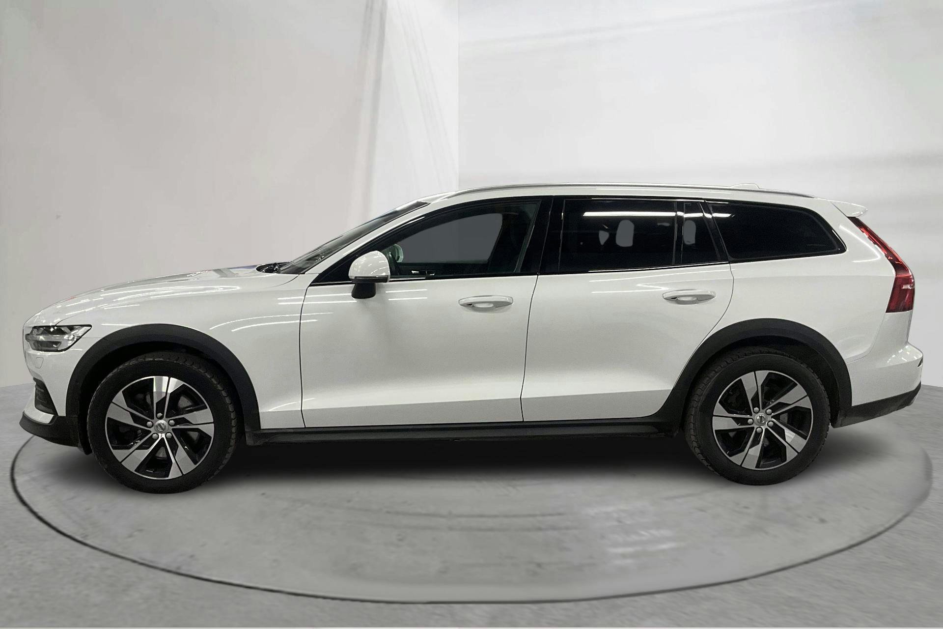 Presentationsfoto 2 av 16: Volvo V60 B4 Cross Country AWD Mildhybrid, Diesel (197hk) - 18 526 mil - Automat - vit - 2022