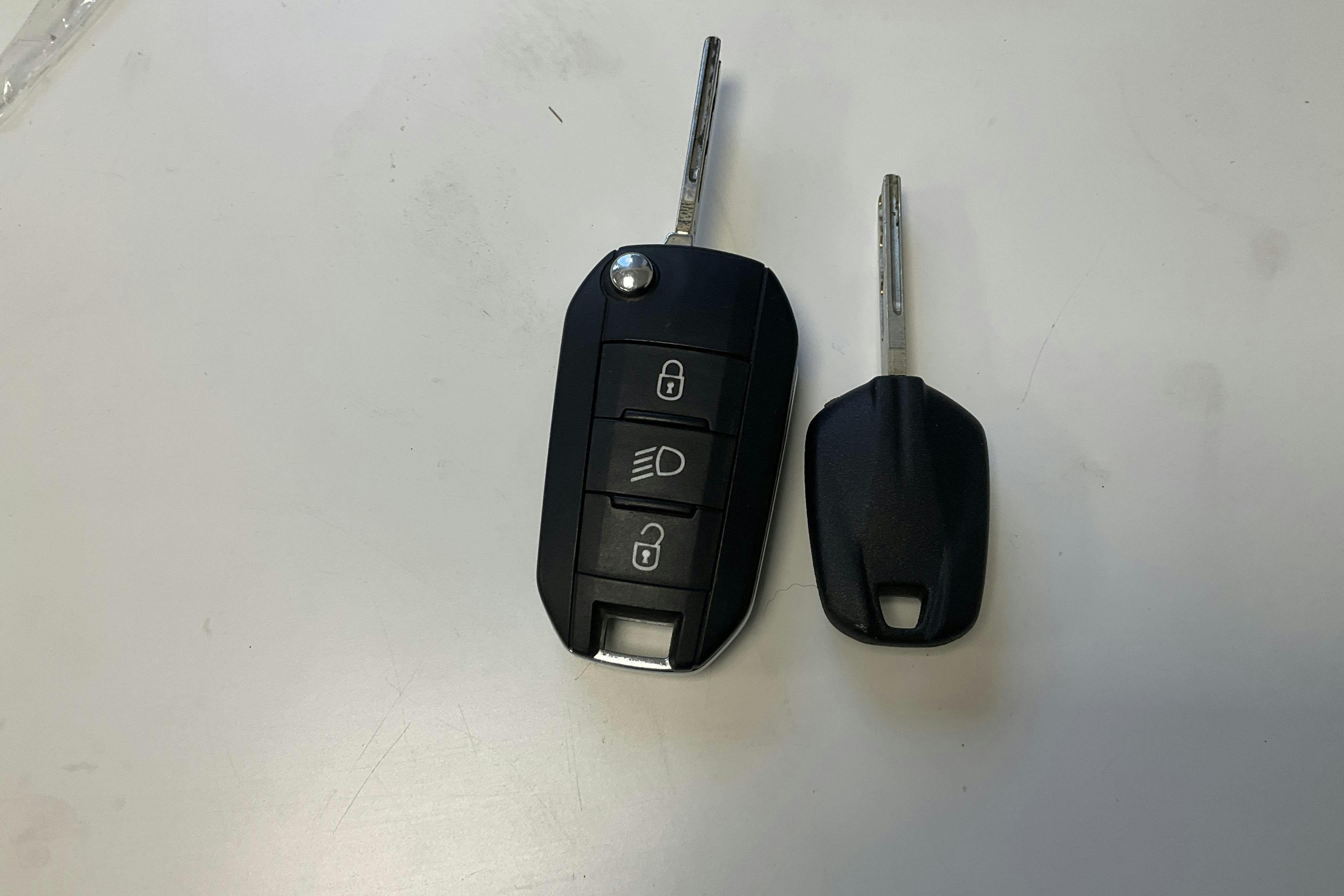 Presentationsfoto 14 av 14: Citroën C3 PureTech (82hk) - 3 870 mil - Manuell - vit - 2021