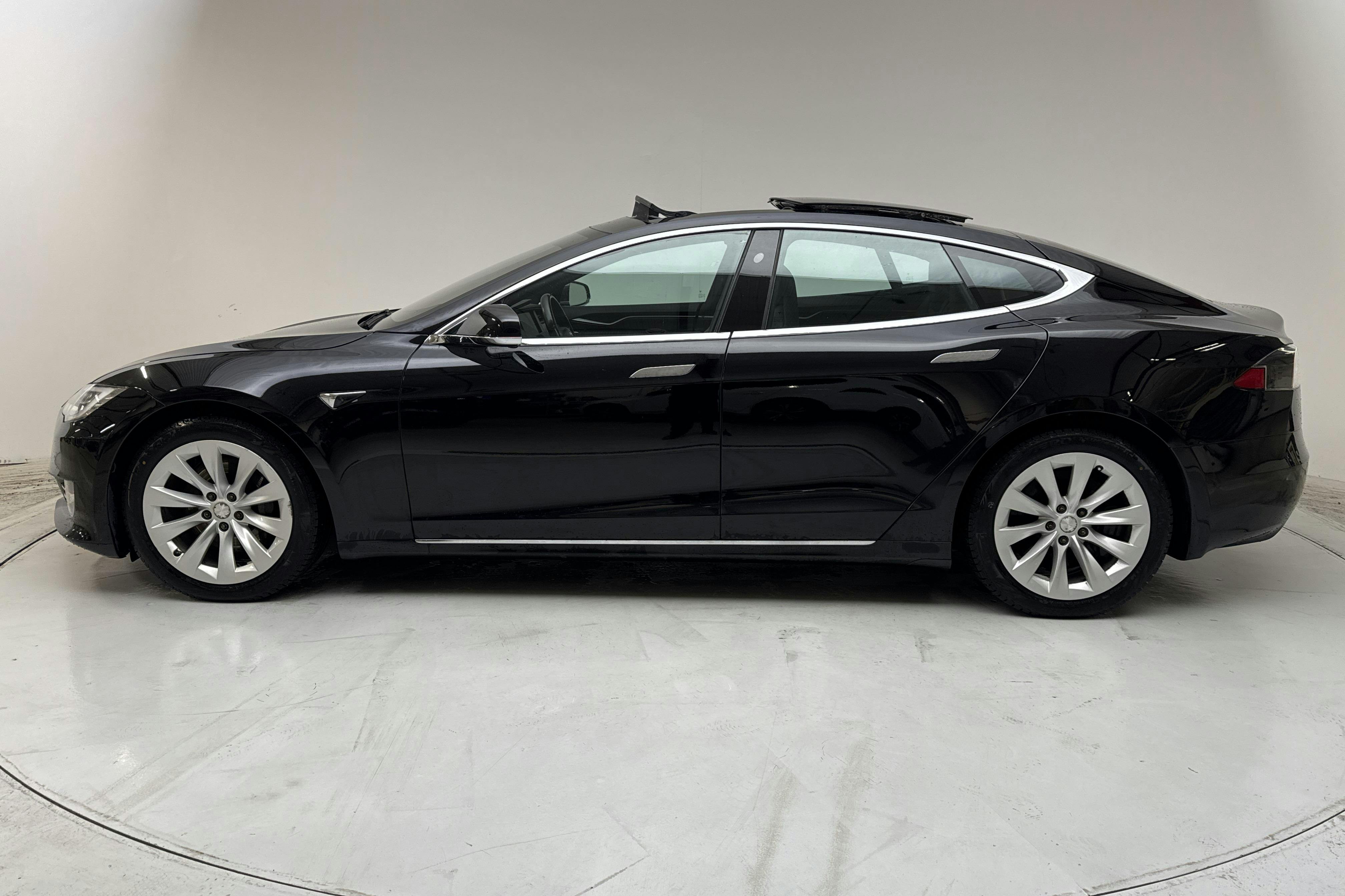 Presentation photo 2 of 18: Tesla Model S 100D - 181 190 km - Automatic - black - 2019
