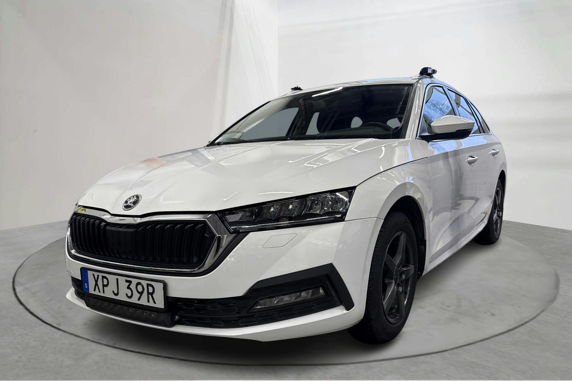 Presentationsfoto 1 av 17: Skoda Octavia G-TEC 1.5 TSI Combi (130hk) - 16 359 mil - Automat - vit - 2022