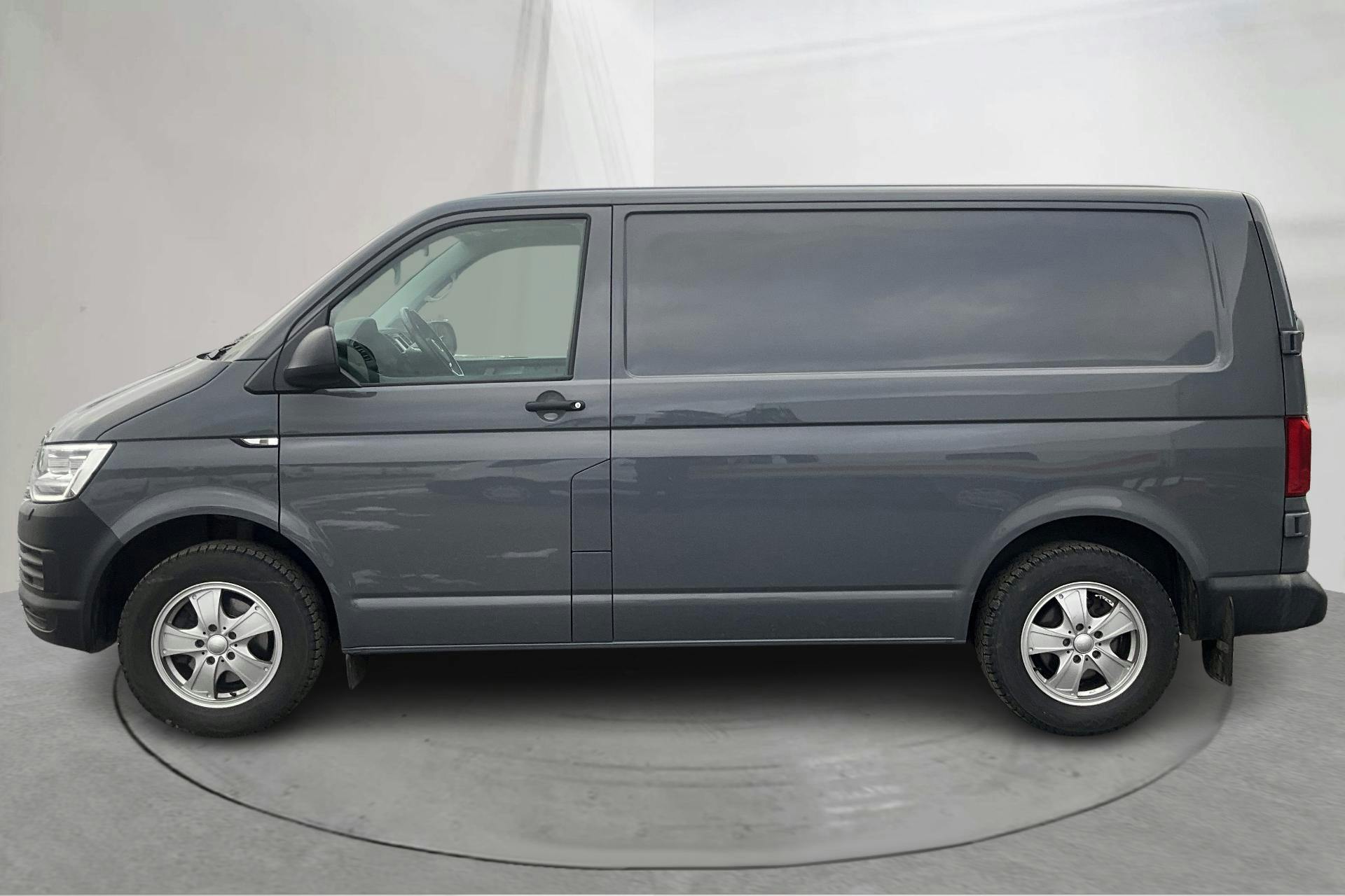 Presentationsfoto 2 av 14: VW Transporter T6 2.0 TDI BMT Skåp (150hk) - 8 462 mil - Automat - grå - 2019