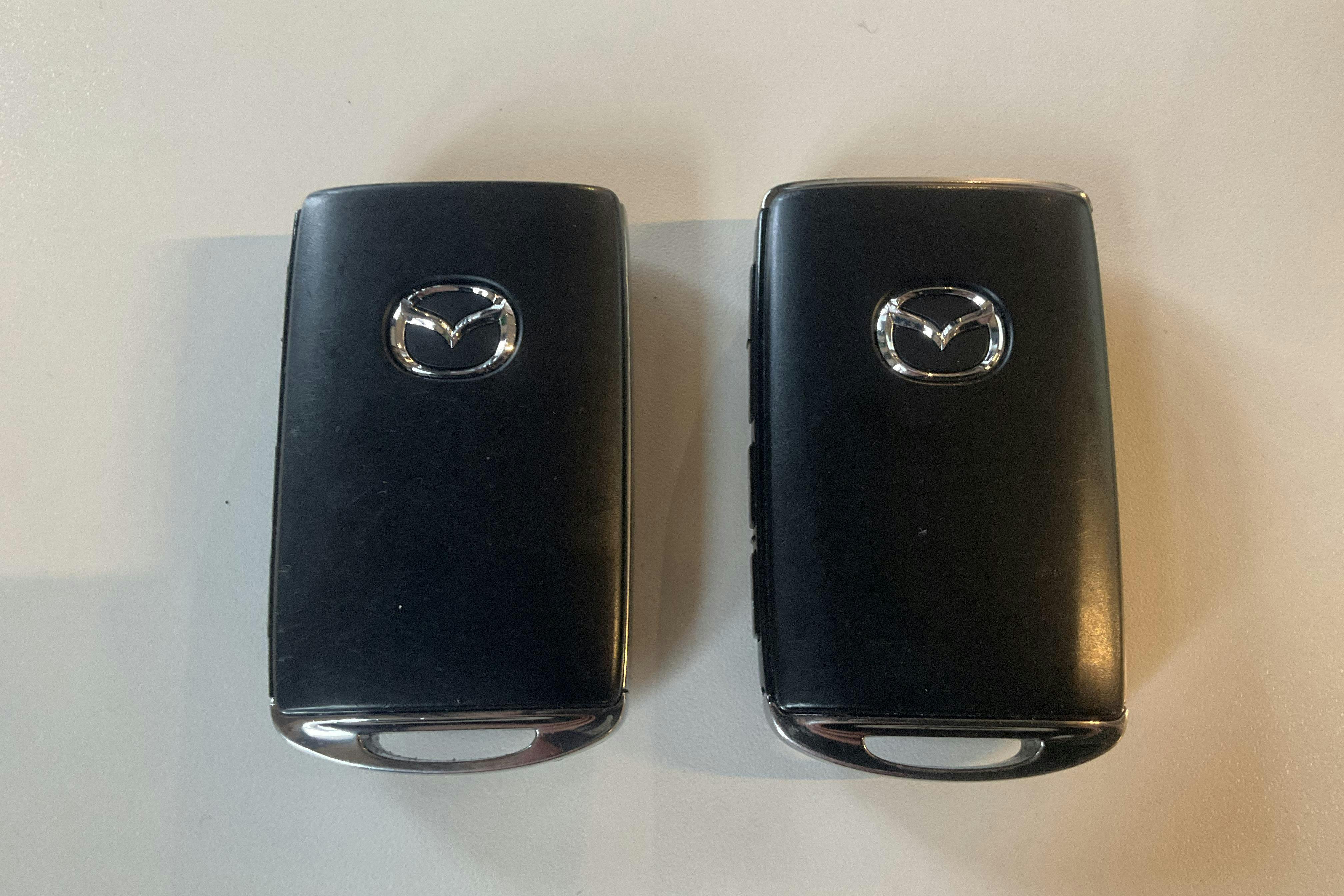 Præsentationsfoto 21 af 21: Mazda CX-80 e-Skyactiv PHEV AWD (327hk) - 18 330 kilometer - Salgsautomat - Rød farve - 2024