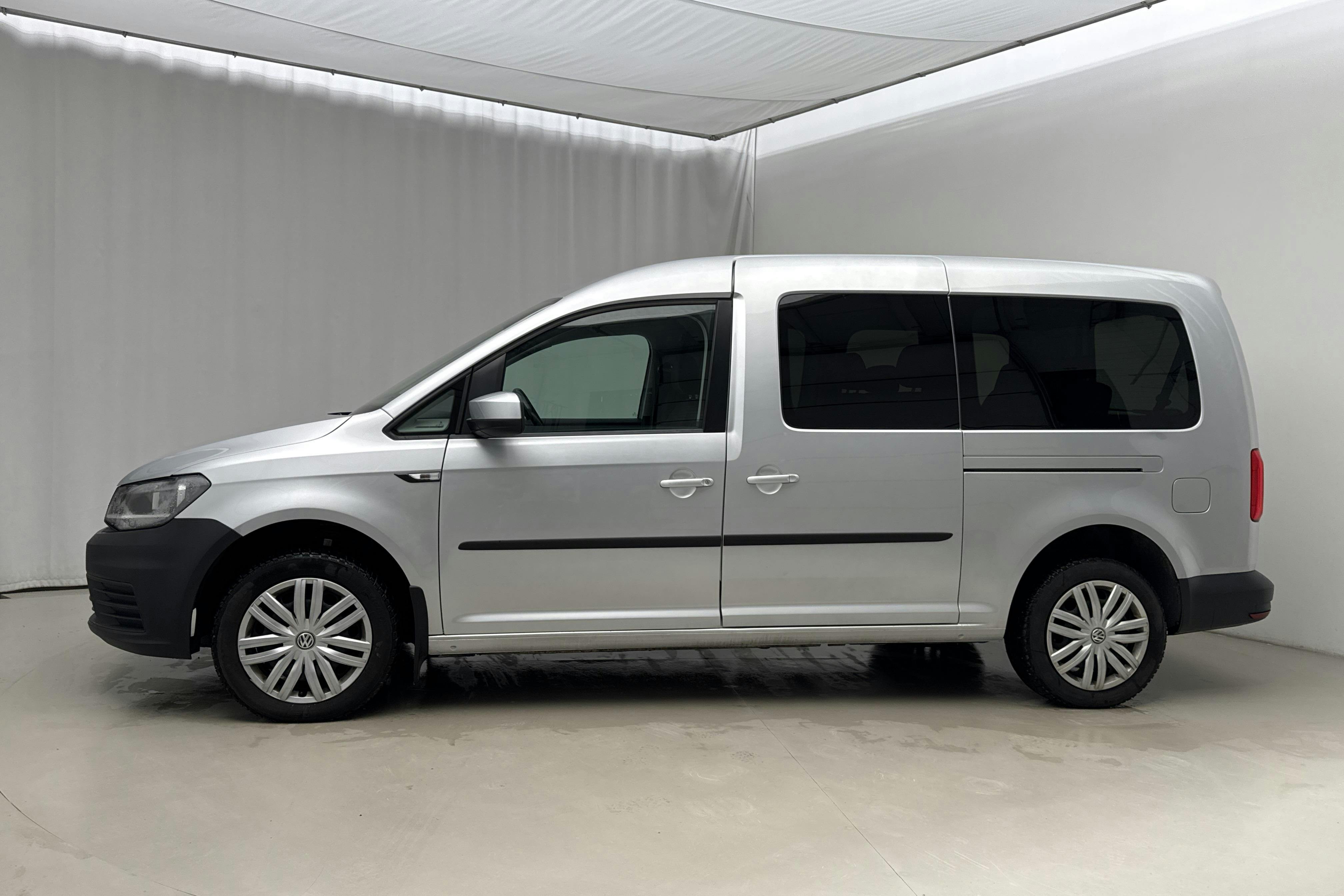 Presentationsfoto 2 av 18: VW Caddy Maxi Life 1.4 TGI (110hk) - 16 130 mil - Manuell - silver - 2020