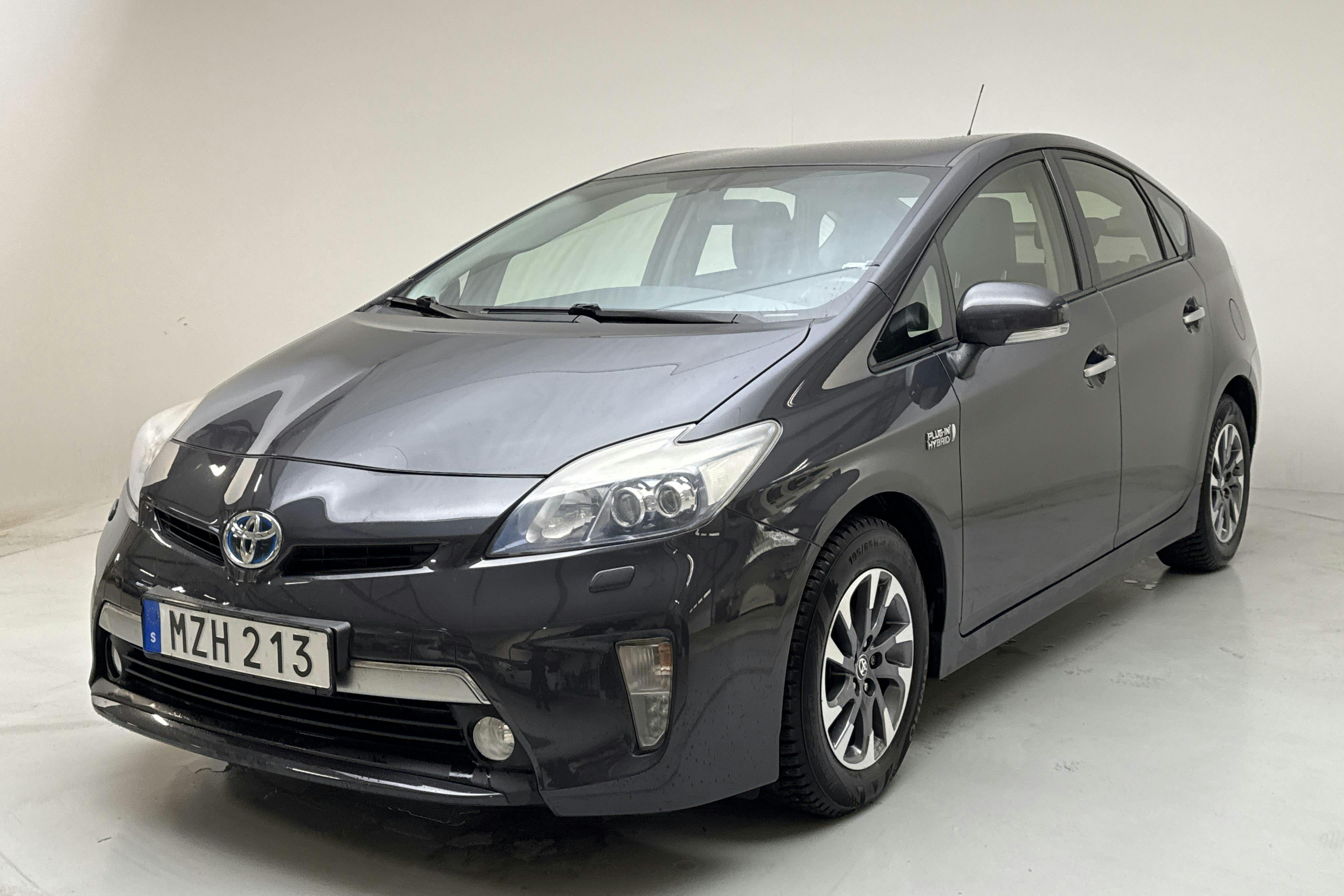 Presentationsfoto 1 av 16: Toyota Prius 1.8 Plug-in Hybrid (99hk) - 20 511 mil - Automat - Dark Grey - 2012