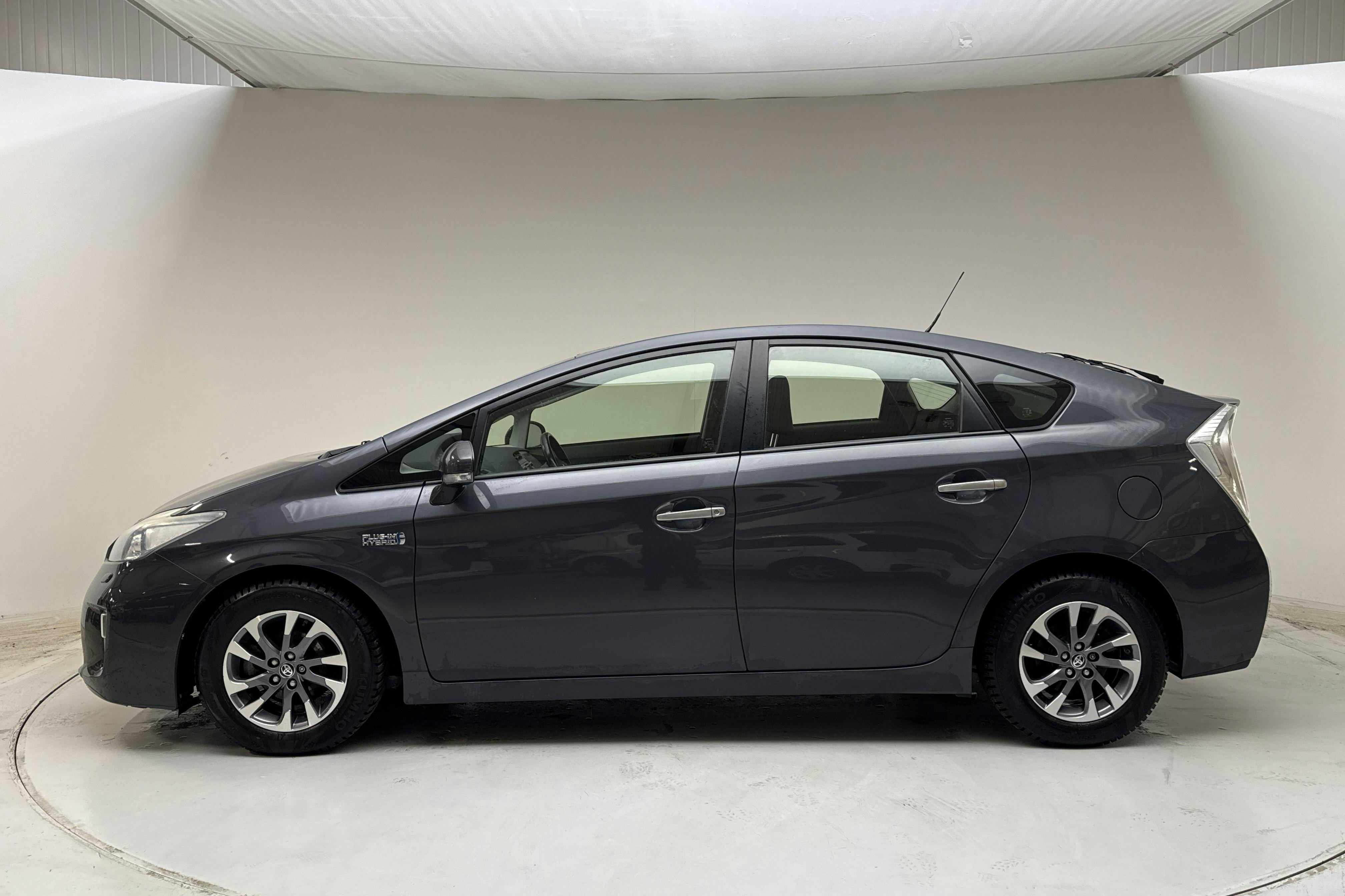 Presentationsfoto 2 av 16: Toyota Prius 1.8 Plug-in Hybrid (99hk) - 20 511 mil - Automat - Dark Grey - 2012