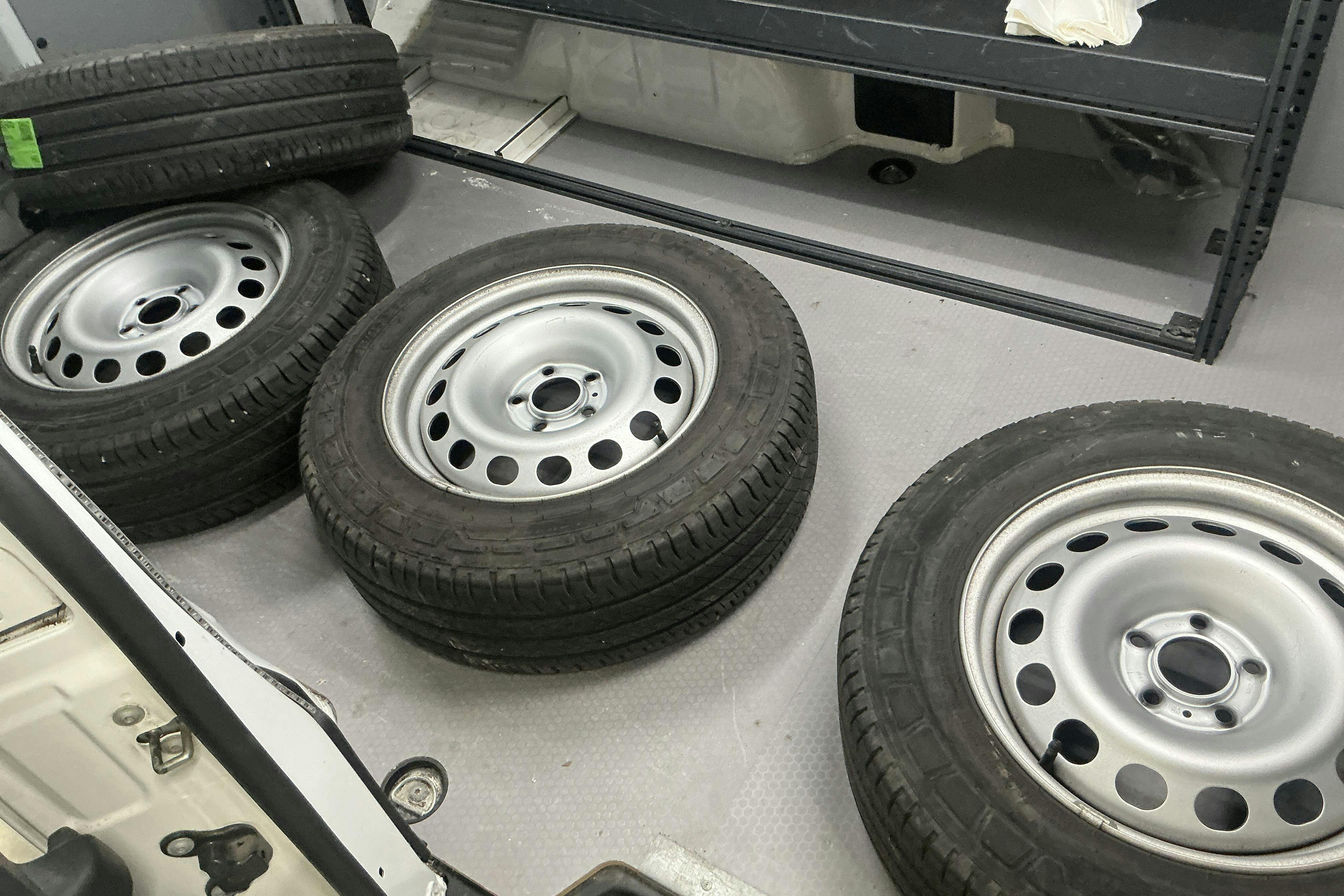 Zdjęcie prezentacyjne 18 z 18: Peugeot e-Expert Skåp 75kWh (136hk) - 42 570 km - Automatyczna - biały - 2022