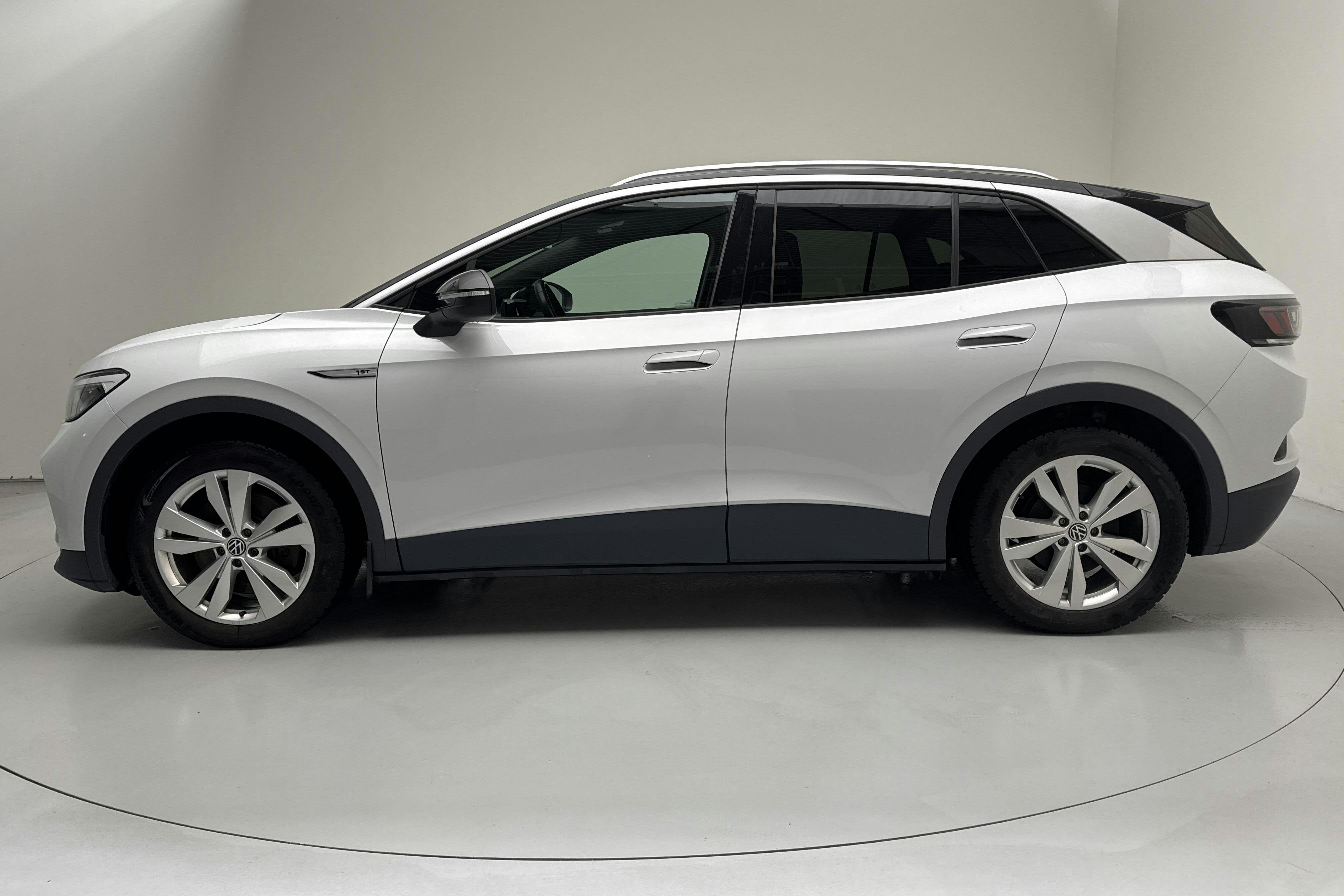 Esittelykuva 2 osoitteesta 18: VW ID.4 77kWh (204hk) - 110 510 km - Automaattinen - valkoinen - 2021
