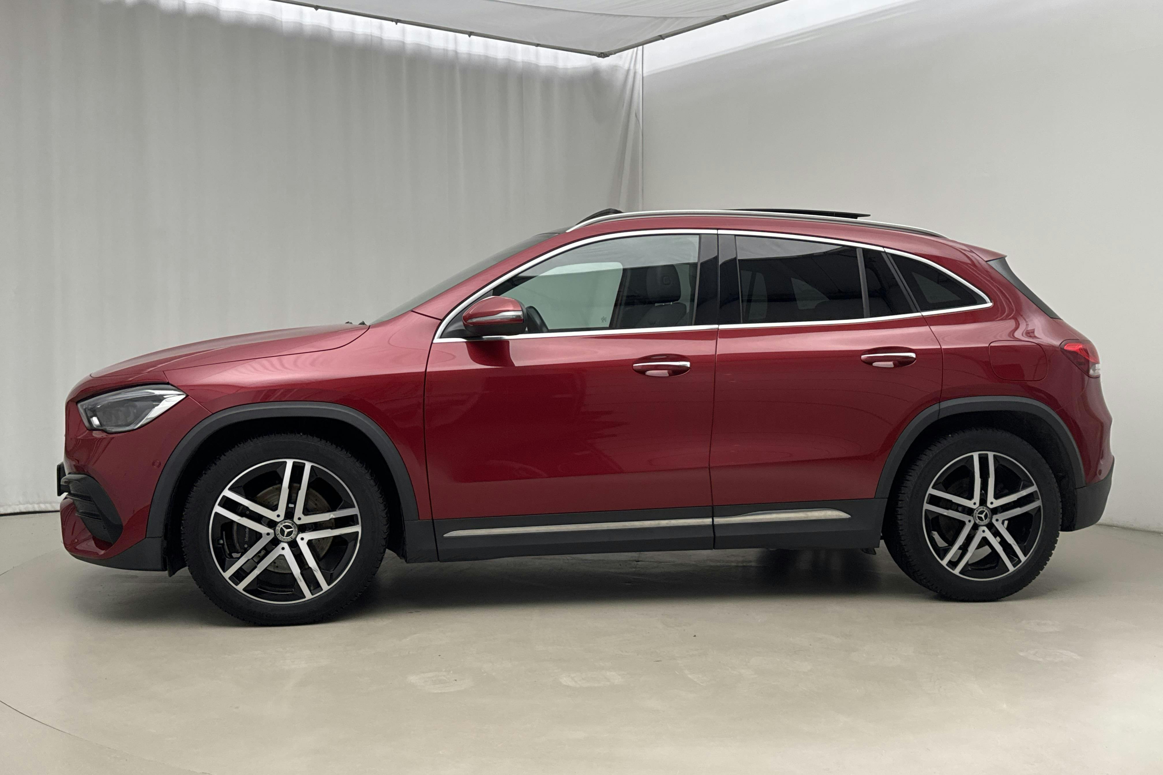 Presentation photo 2 of 25: Mercedes GLA 200 d 4MATIC H247 (150hk) - 57 570 km - Automatic - red - 2021