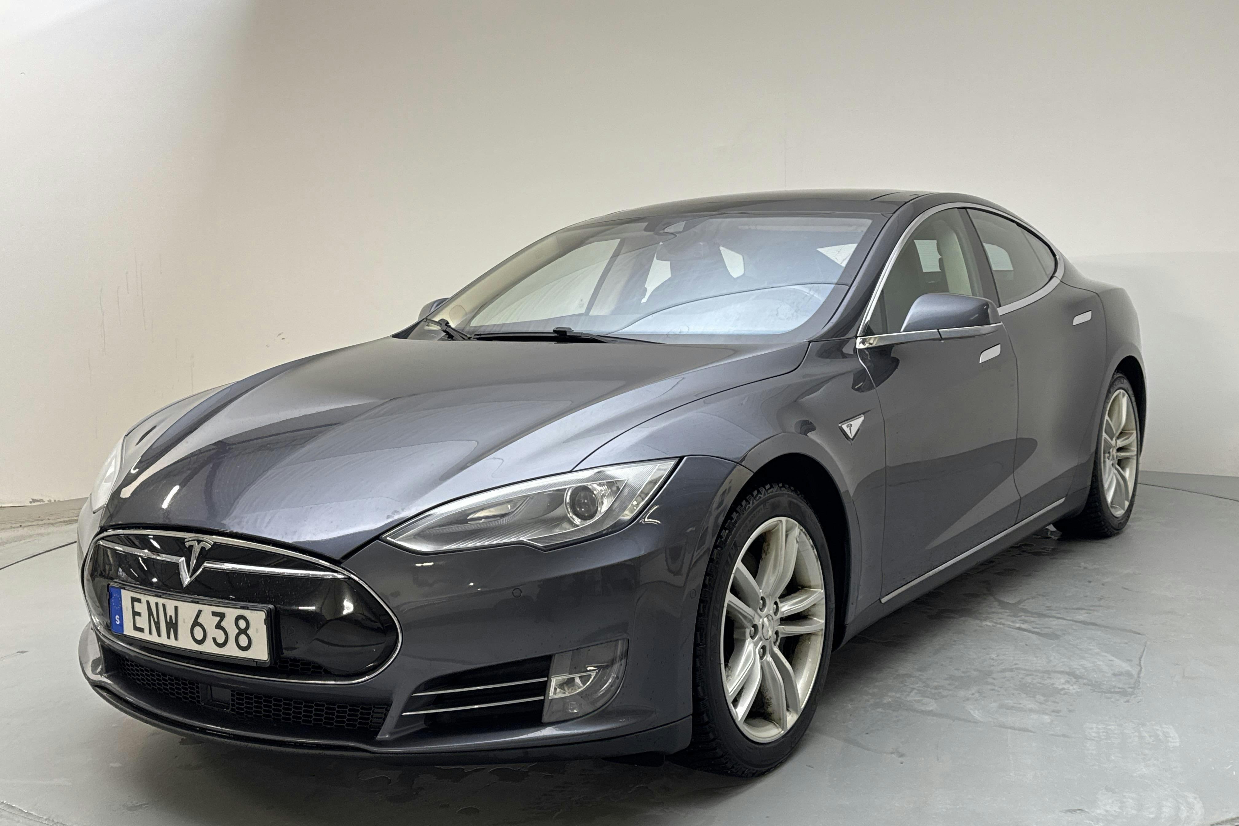 Presentationsfoto 1 av 17: Tesla Model S 85 - 19 241 mil - Automat - grå - 2014