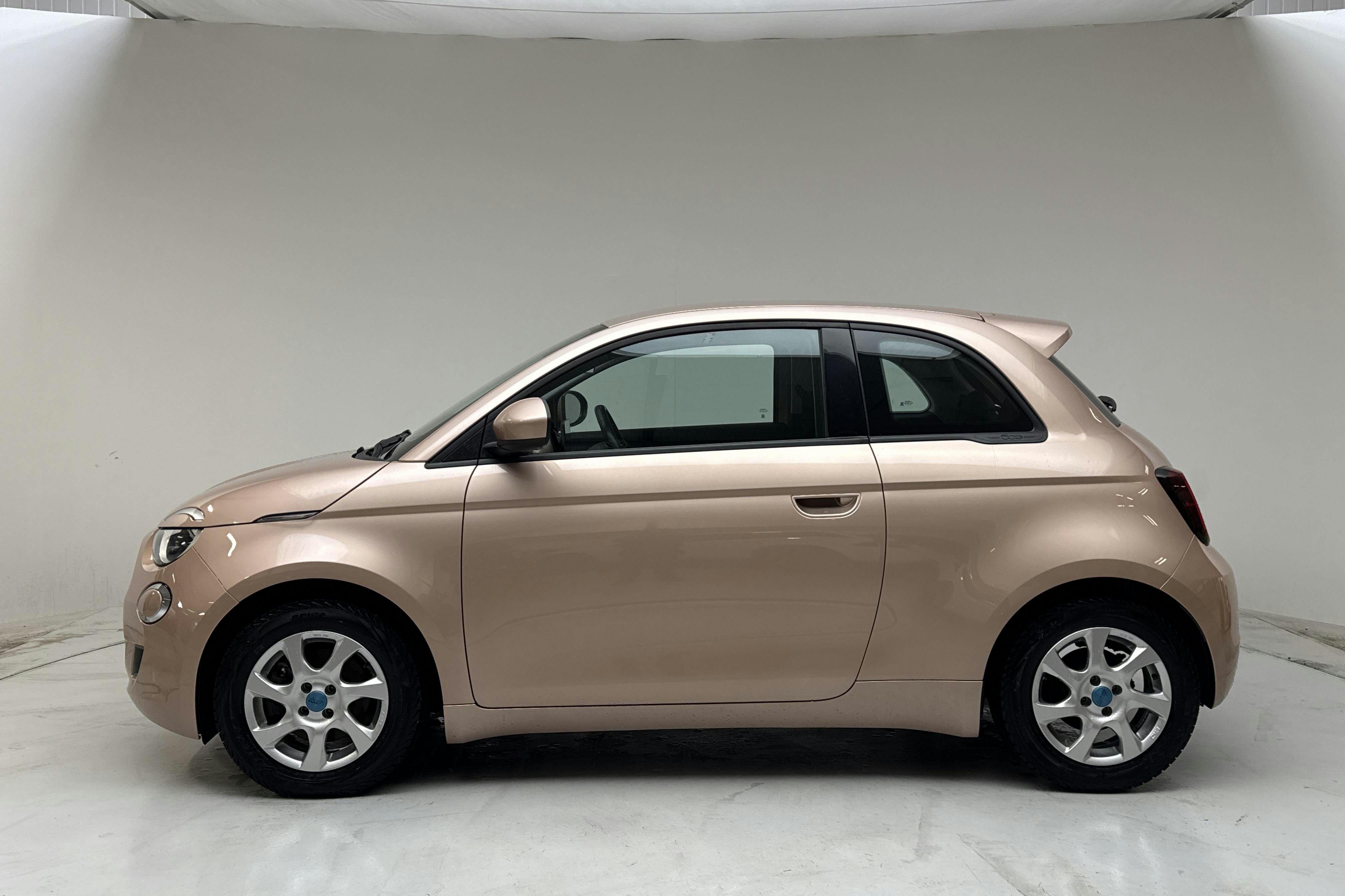 Esittelykuva 2 osoitteesta 15: Fiat 500e (118hk) - 72 010 km - Automaattinen - punainen - 2022