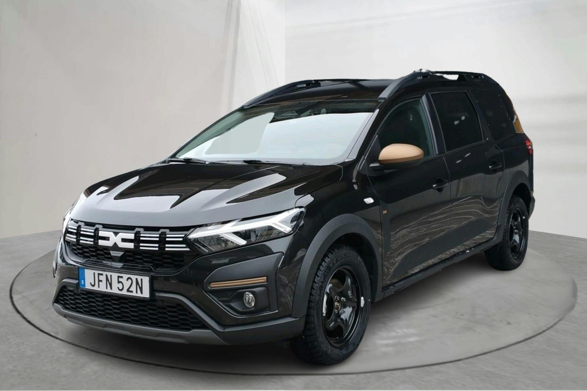 Presentationsfoto 1 av 16: Dacia Jogger 1.0 (110hk) - 588 mil - Manuell - svart - 2025