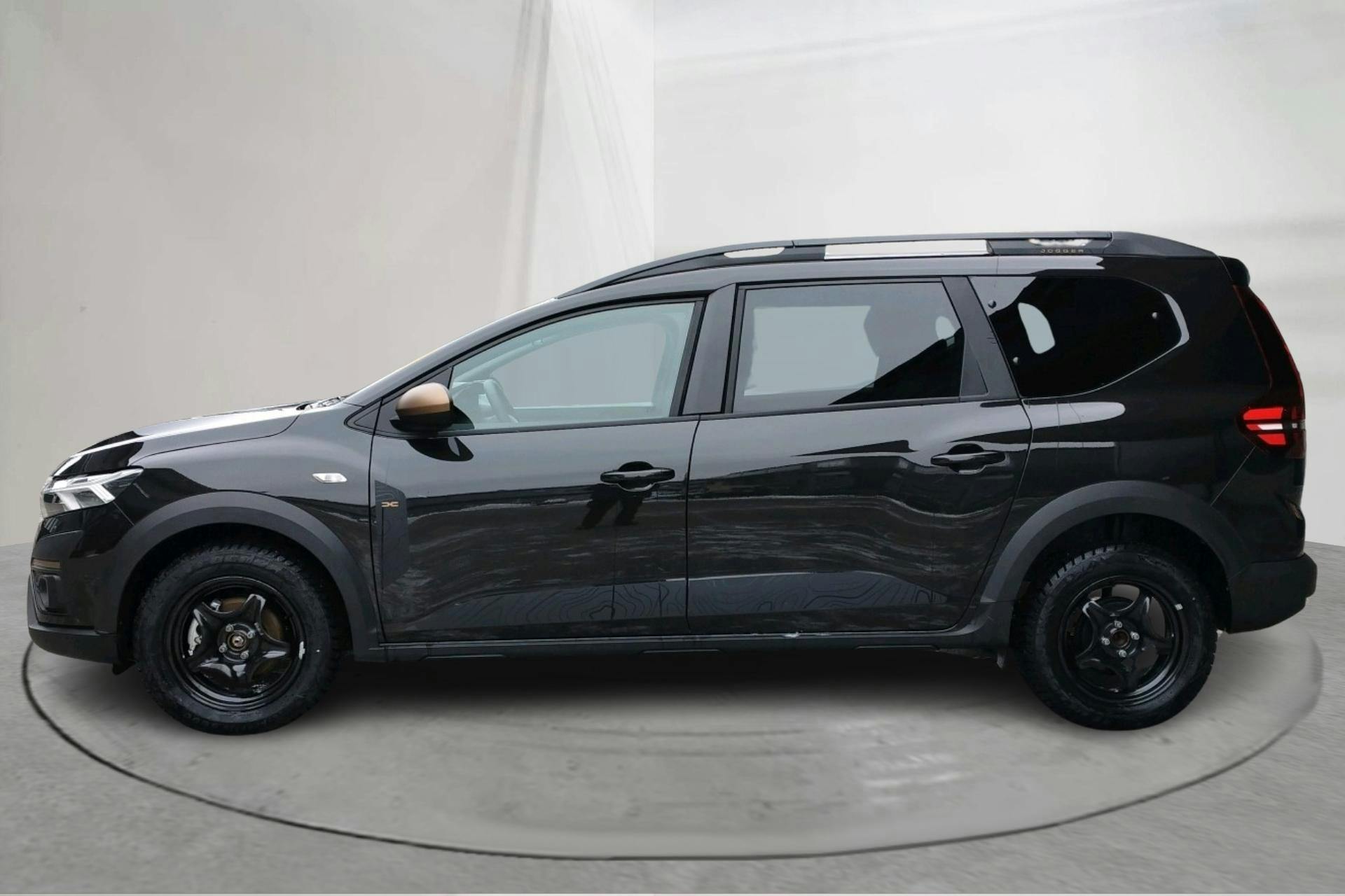 Presentationsfoto 2 av 16: Dacia Jogger 1.0 (110hk) - 588 mil - Manuell - svart - 2025