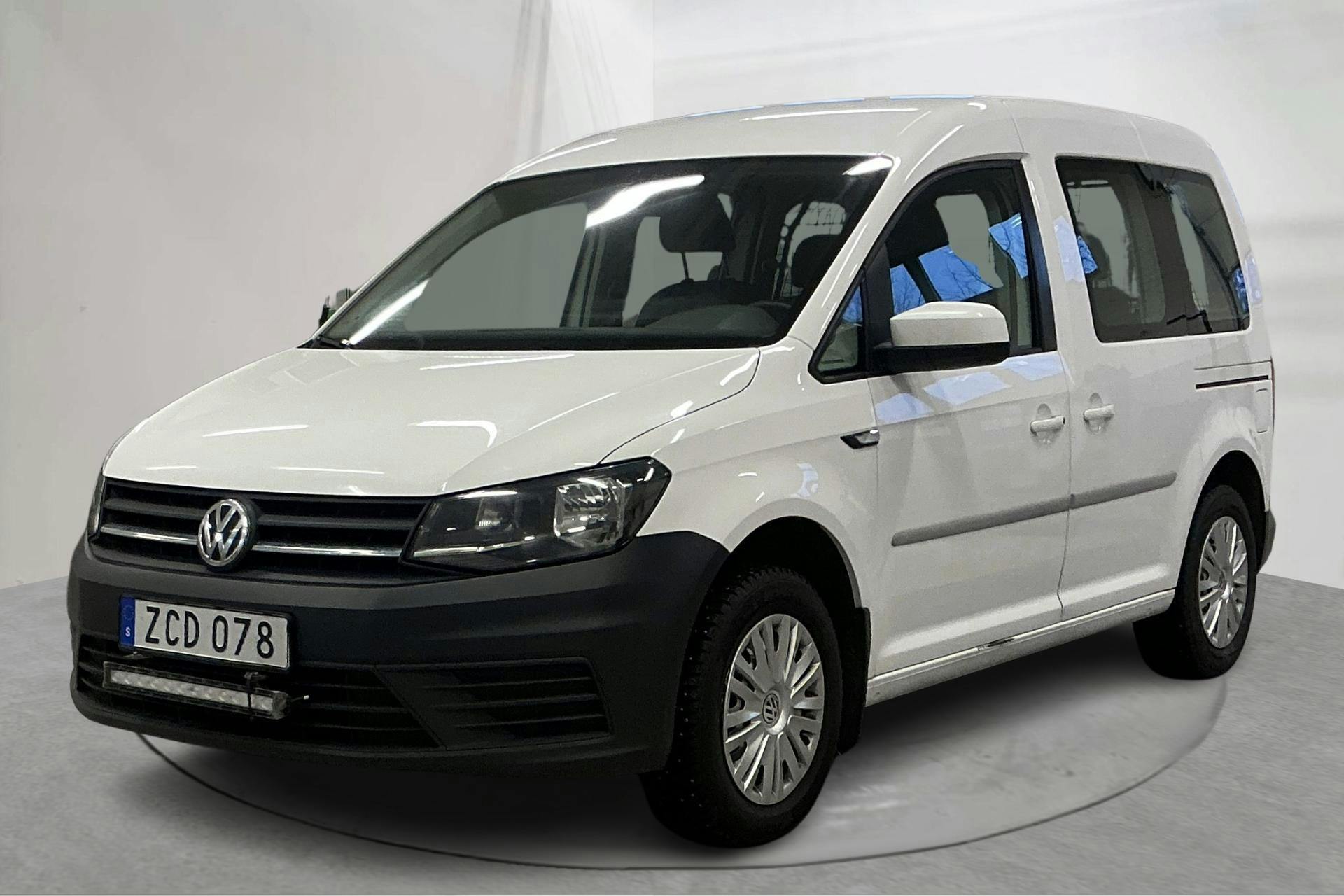 Presentationsfoto 1 av 18: VW Caddy Life 2.0 TDI (102hk) - 23 133 mil - Manuell - vit - 2018