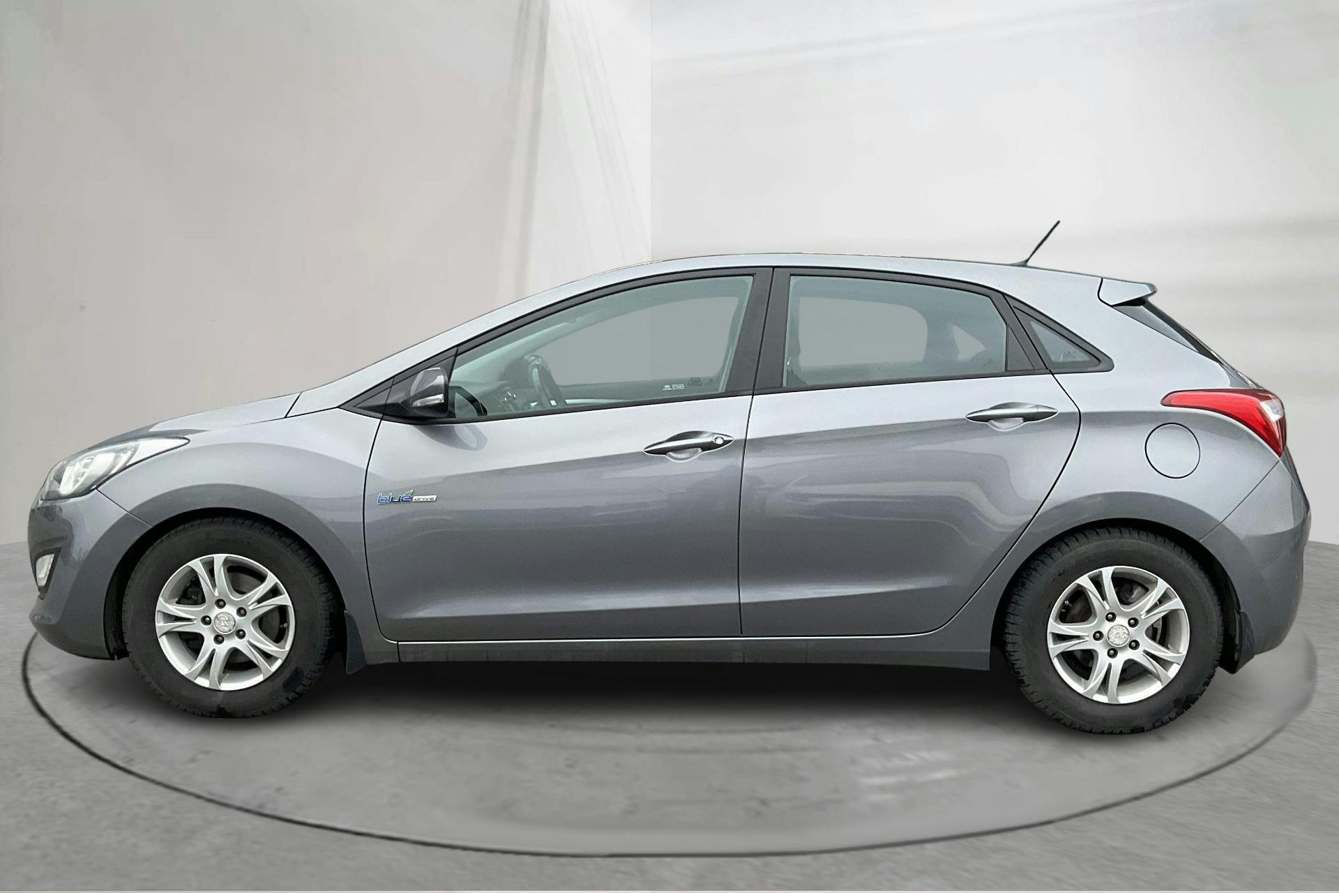 Præsentationsfoto 2 af 14: Hyundai i30 1.6 CRDi 5dr (110hk) - 236 720 kilometer - Manuel - grå - 2014