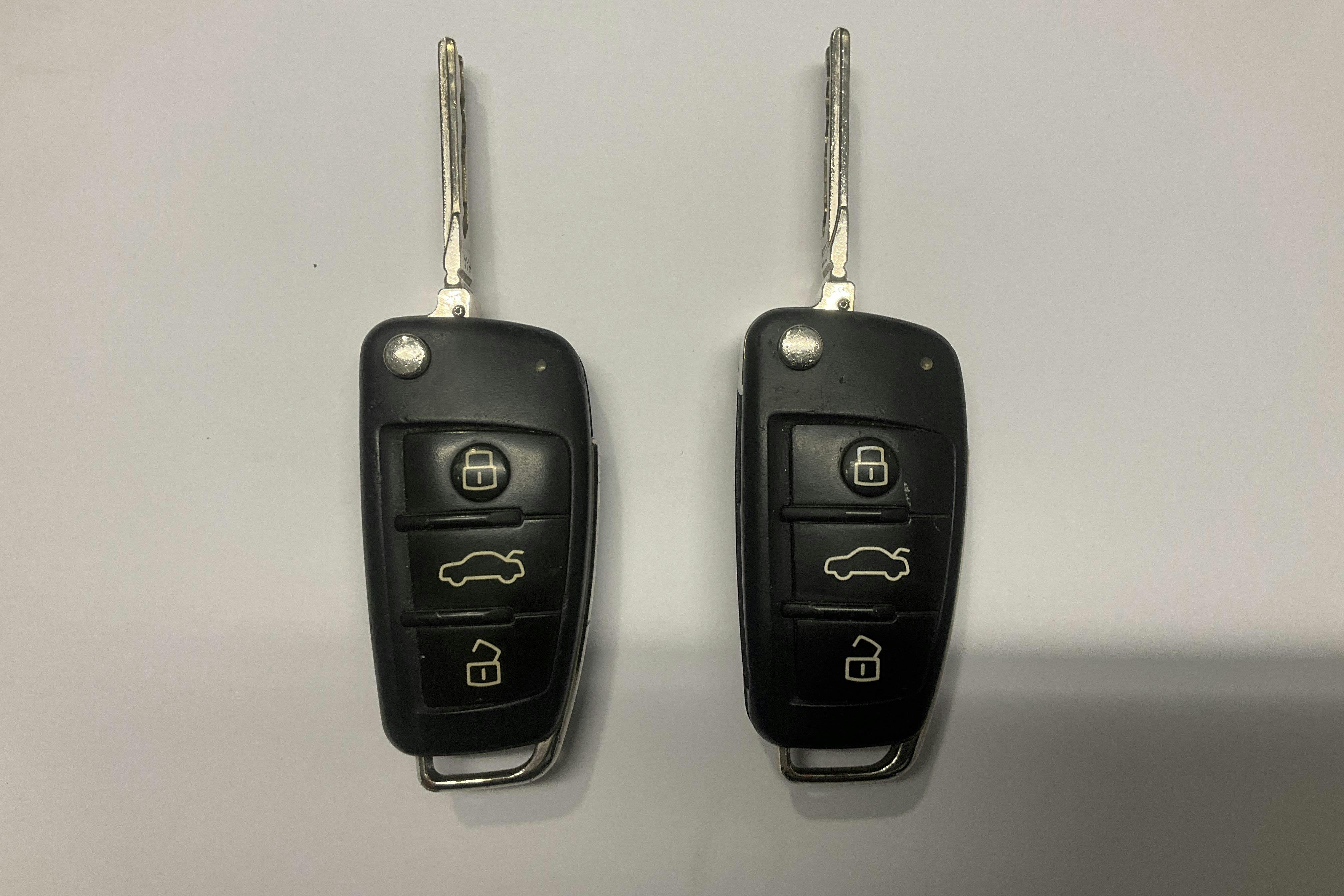 Esitlusfoto 12 aadressil 12: Audi A3 1.6 TDI Sportback (105hk) - 99 880 km - Käsitsi - valge - 2012