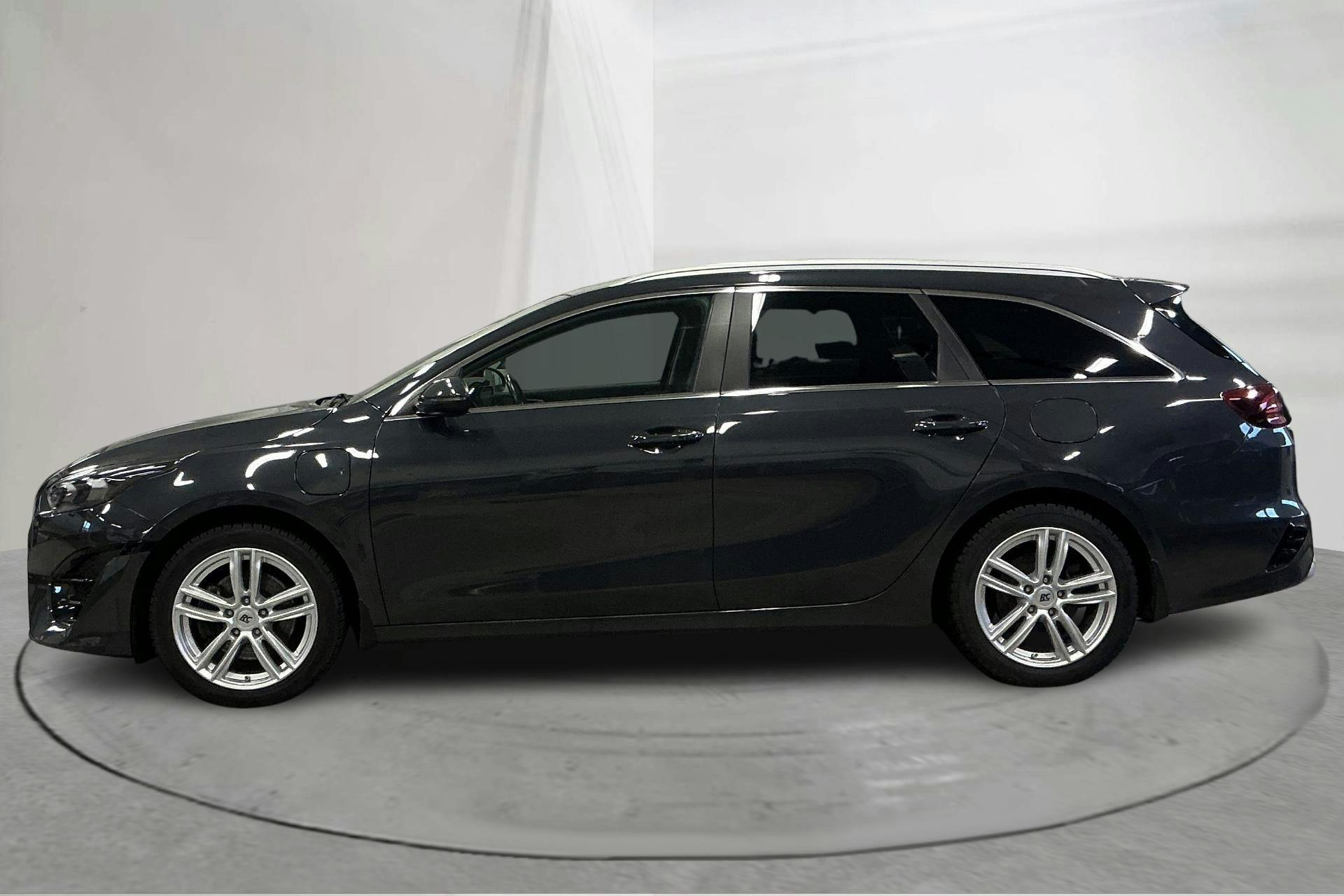 Presentation photo 2 of 18: KIA Ceed 1.6 Plug-in Hybrid SW (141hk) - 64 980 km - Automatic - gray - 2022