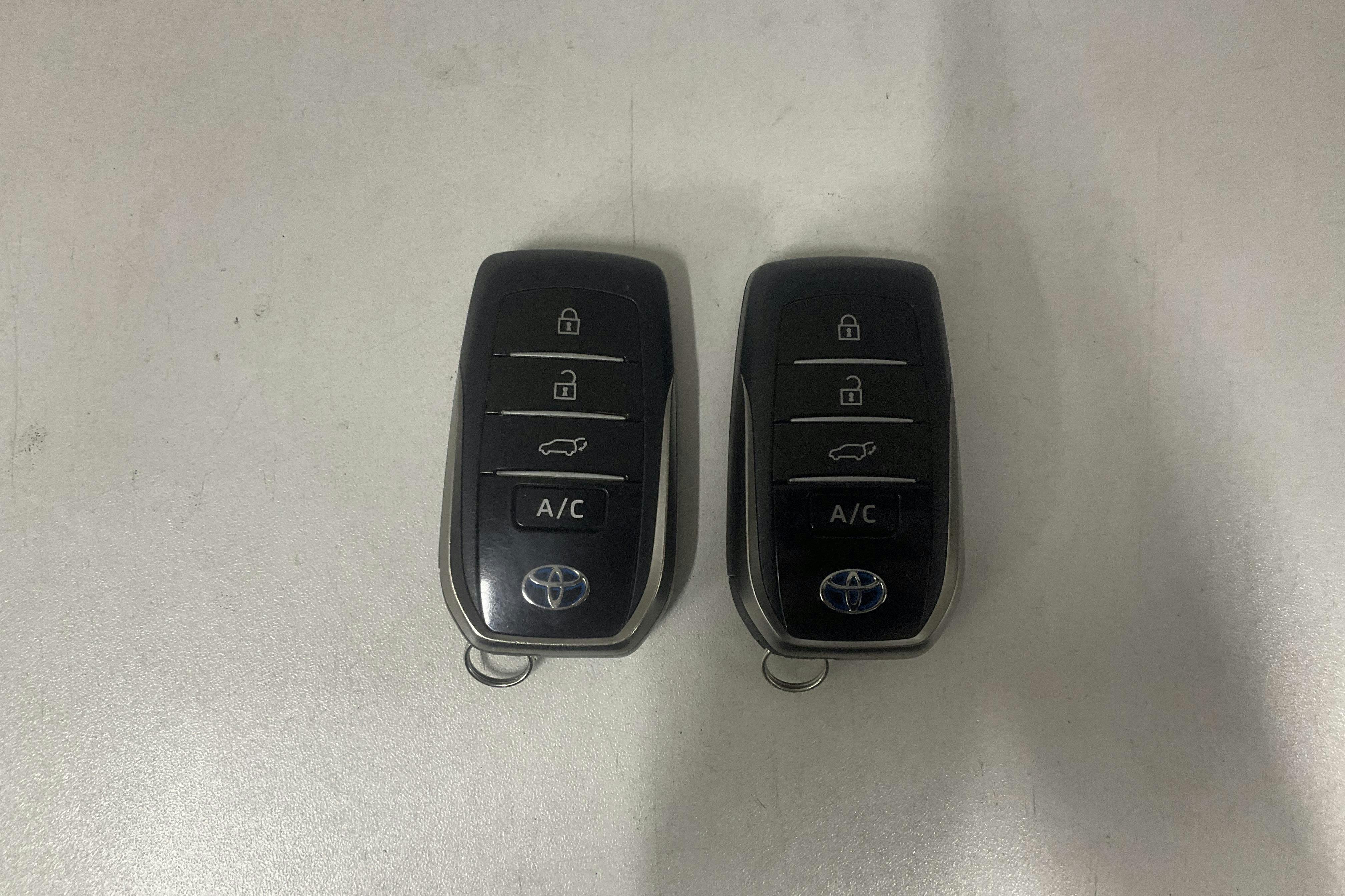 Præsentationsfoto 17 af 17: Toyota RAV4 2.5 Plug-in Hybrid AWDi (306hk) - 45 050 kilometer - Salgsautomat - grå - 2021