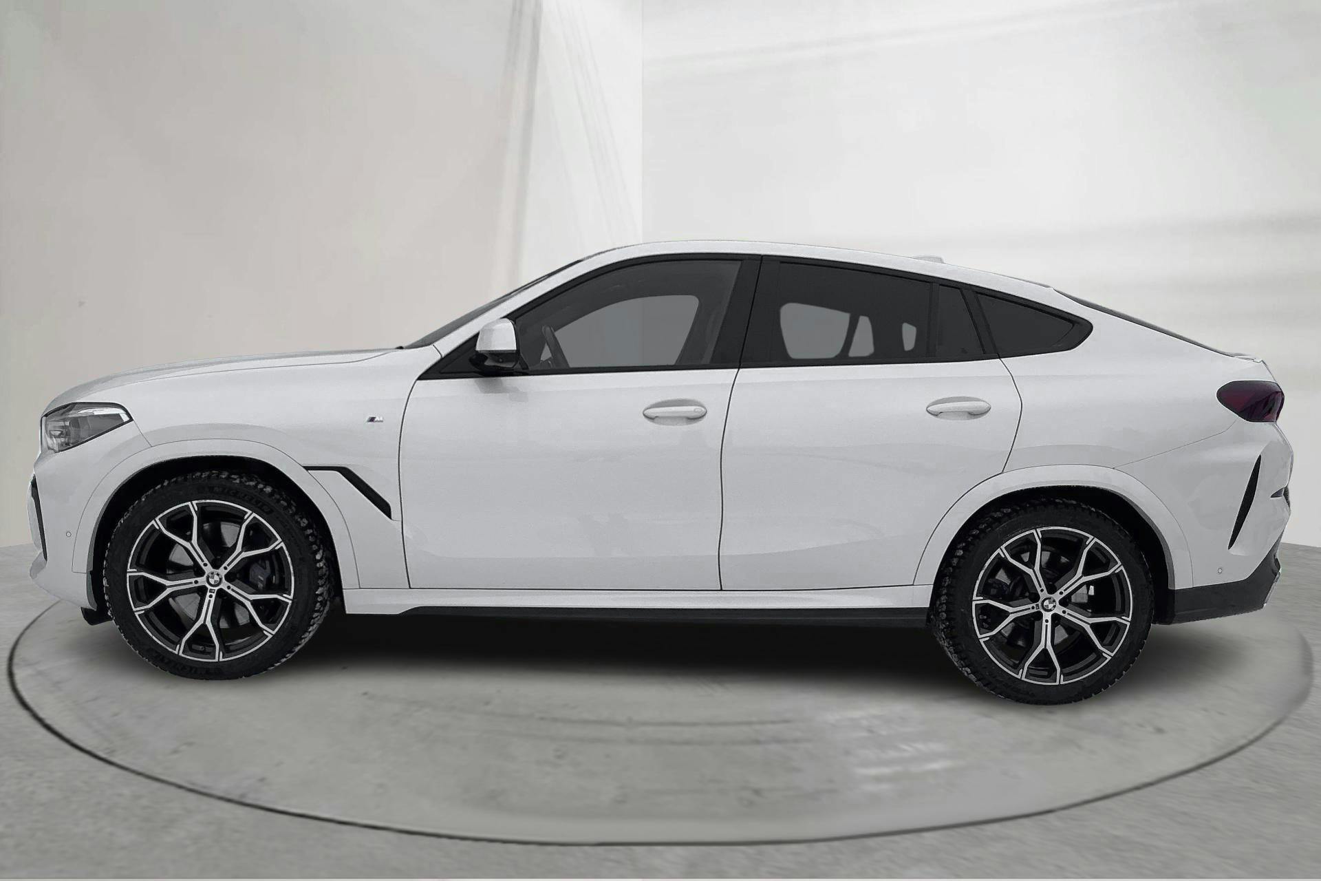 Presentationsfoto 2 av 19: BMW X6 xDrive 40i, G06 (340hk) - 17 893 mil - Automat - vit - 2020