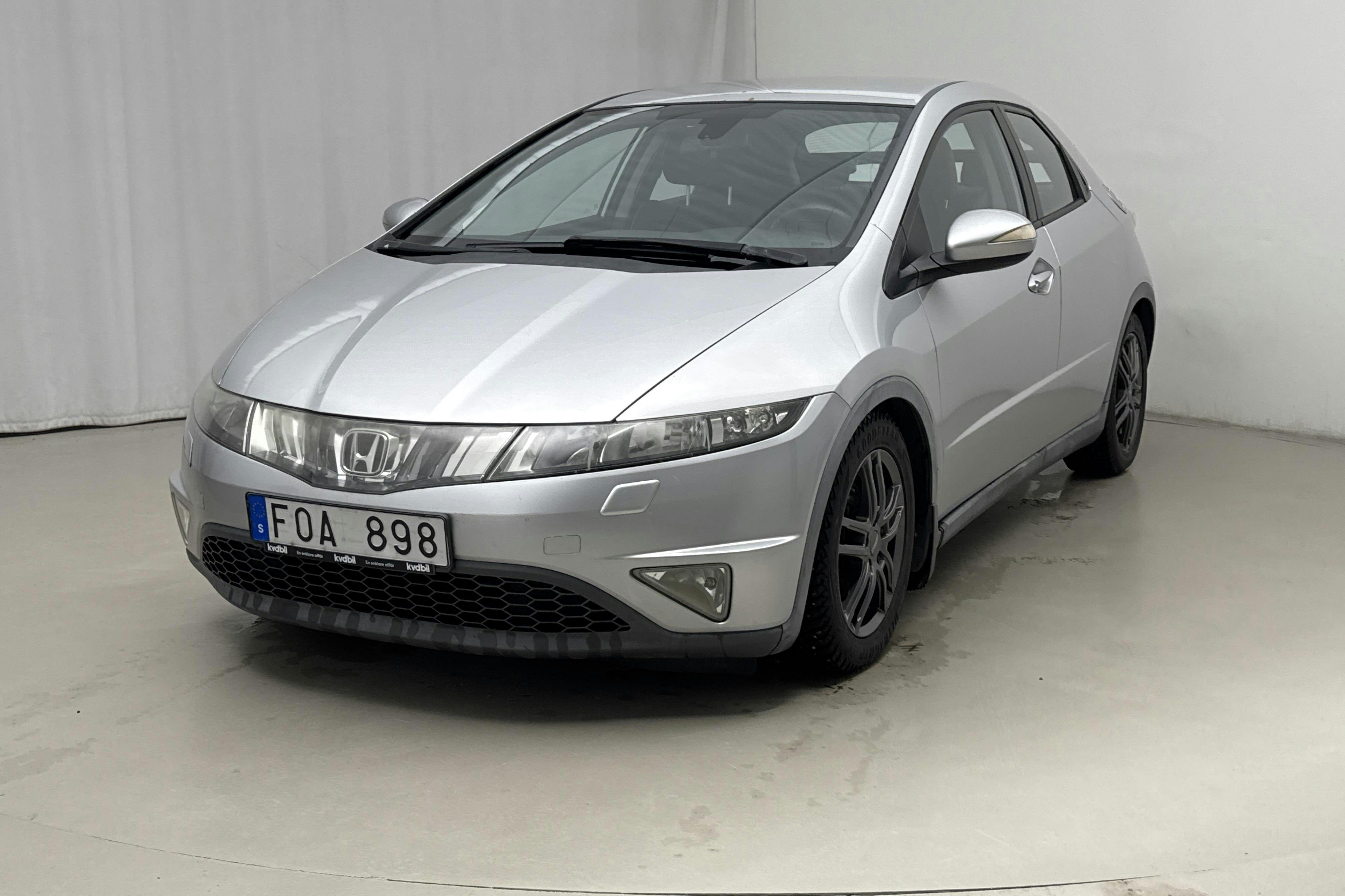 Presentationsfoto 1 av 12: Honda Civic 1.8 5dr (140hk) - 19 675 mil - Automat - silver - 2007