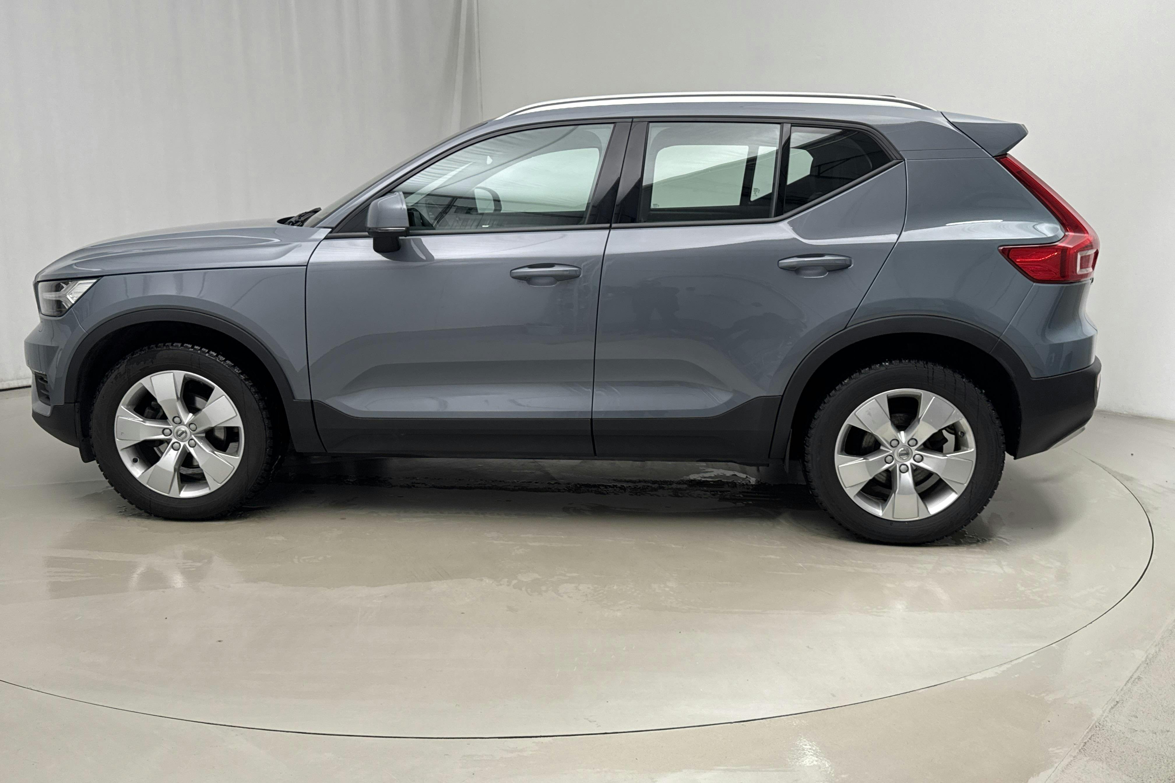 Presentationsfoto 2 av 17: Volvo XC40 T3 2WD (163hk) - 4 888 mil - Automat - grå - 2022