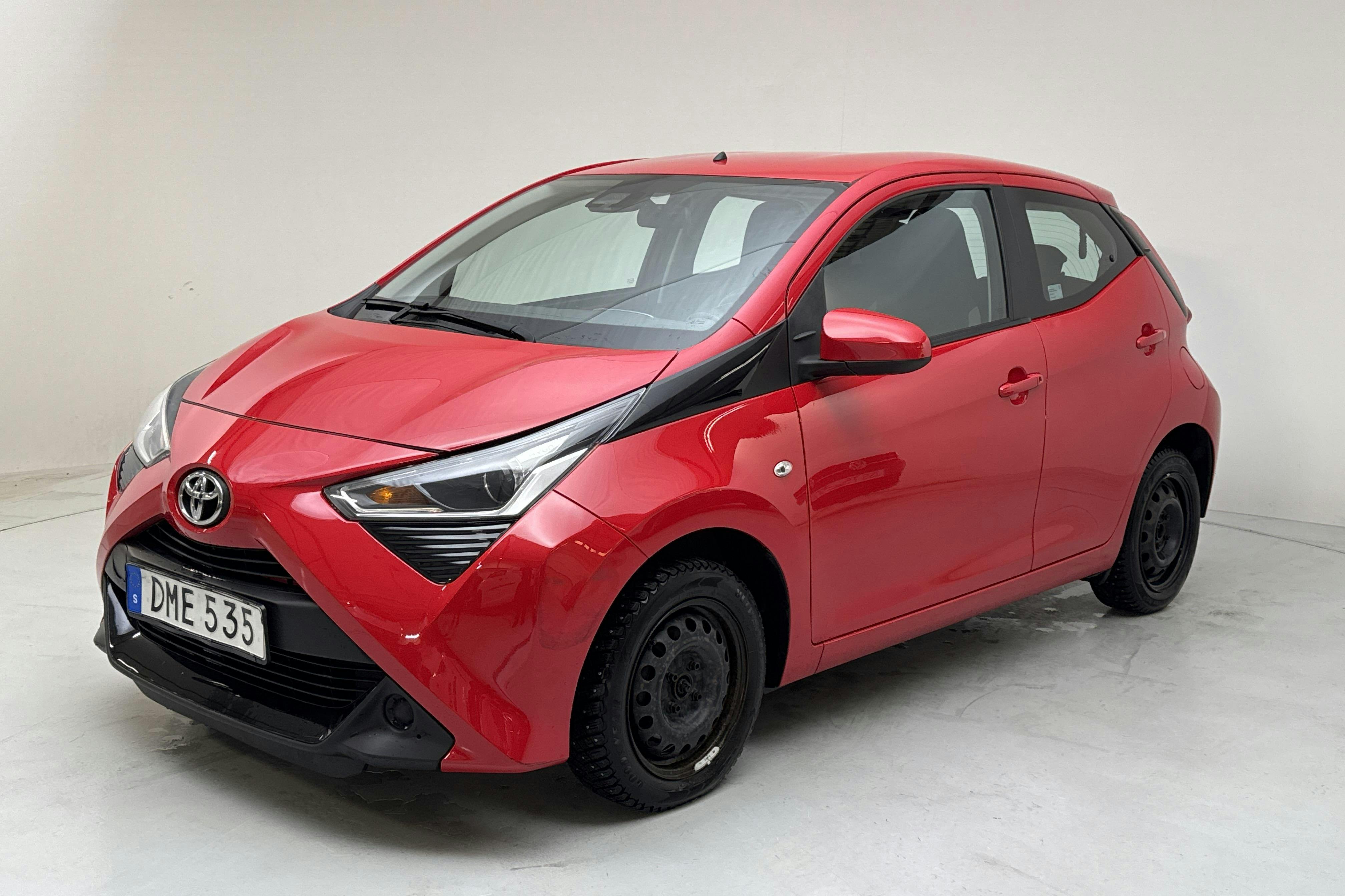 Presentation photo 1 of 14: Toyota Aygo 1.0 5dr (72hk) - 58 100 km - Manual - red - 2018
