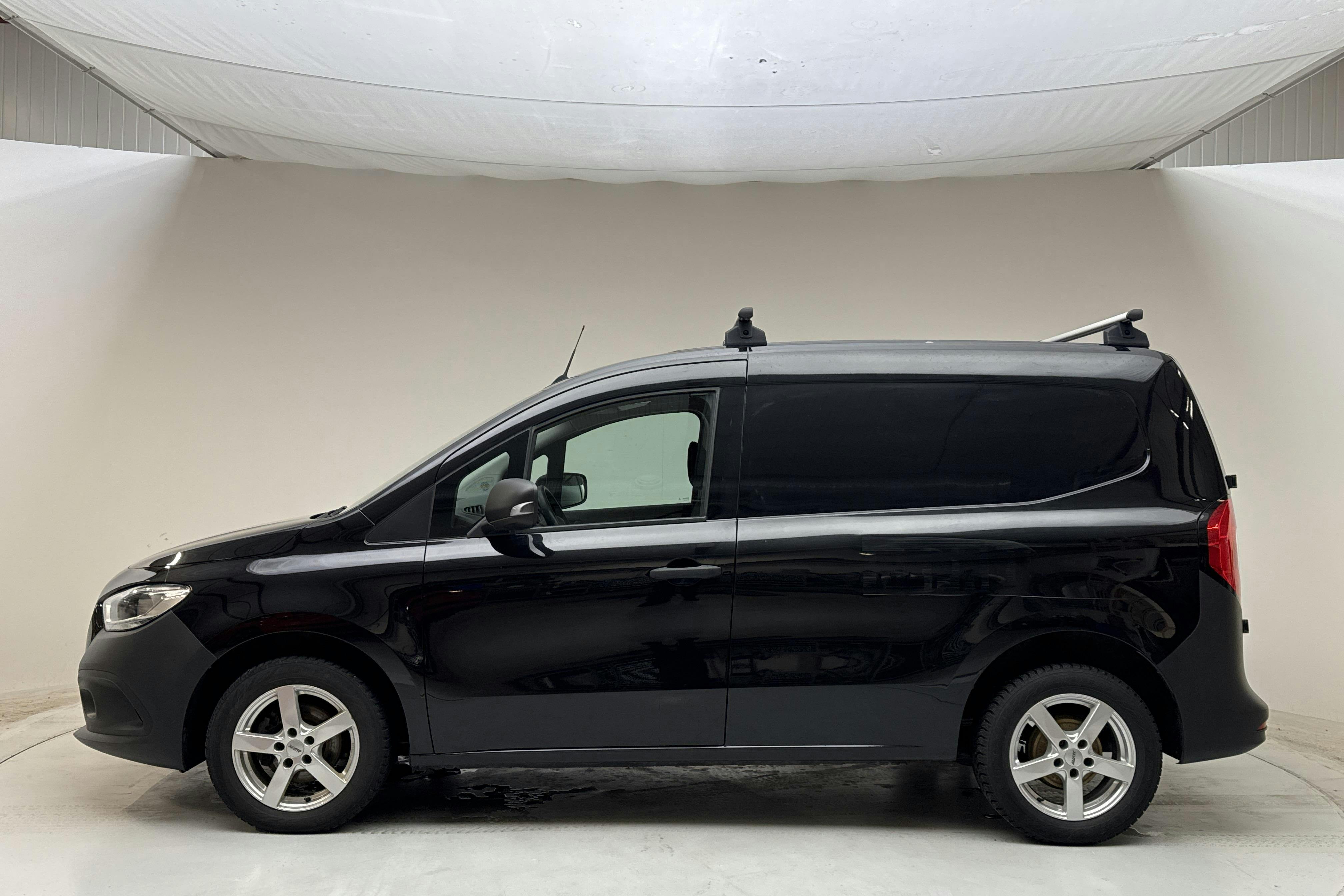 Præsentationsfoto 2 af 13: Mercedes Citan 112 1.5 CDI (116hk) - 43 740 kilometer - Manuel - Sort - 2023