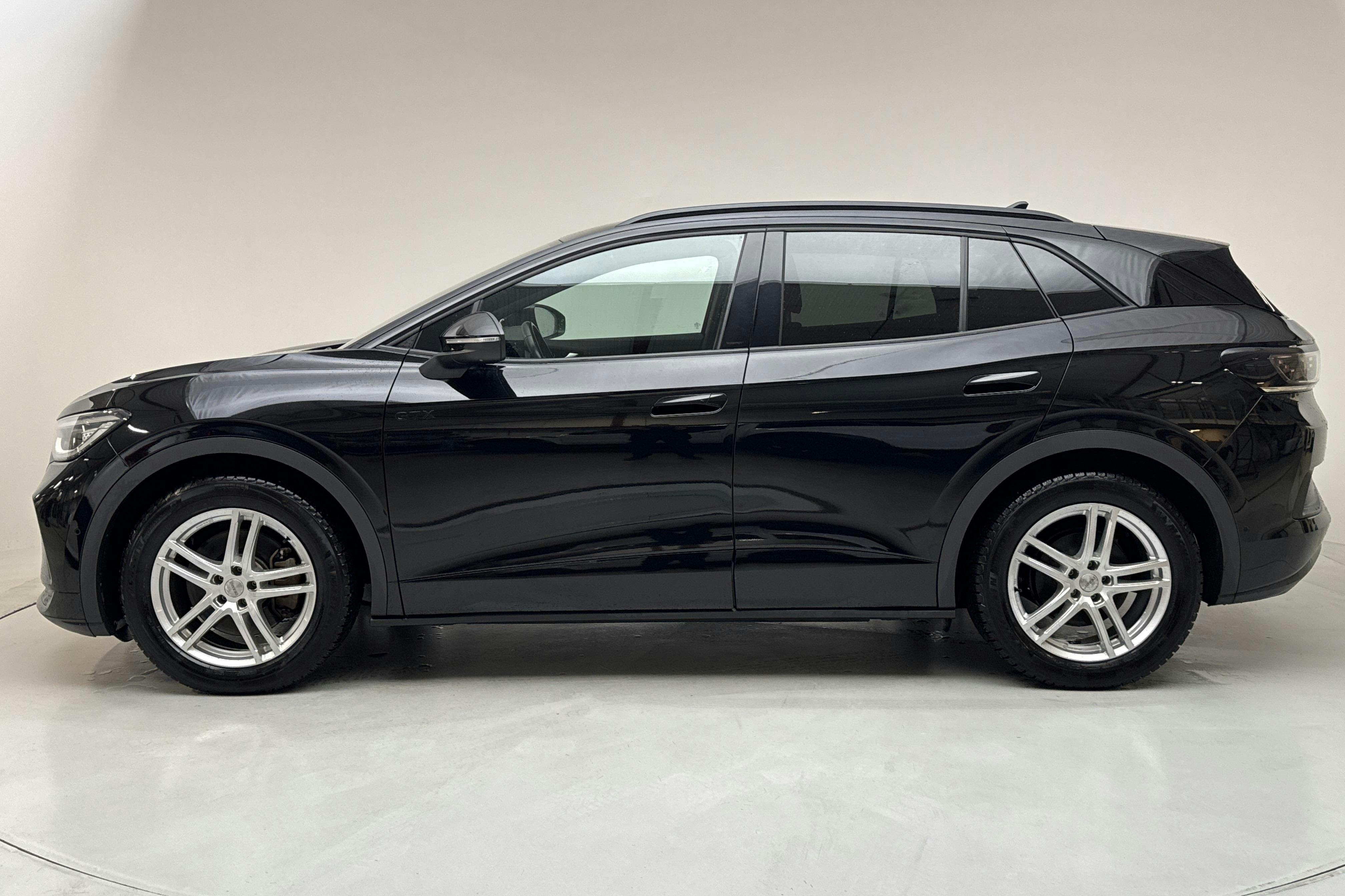 Præsentationsfoto 2 af 18: VW ID.4 GTX 77kWh AWD (299hk) - 97 470 kilometer - Salgsautomat - Sort - 2023