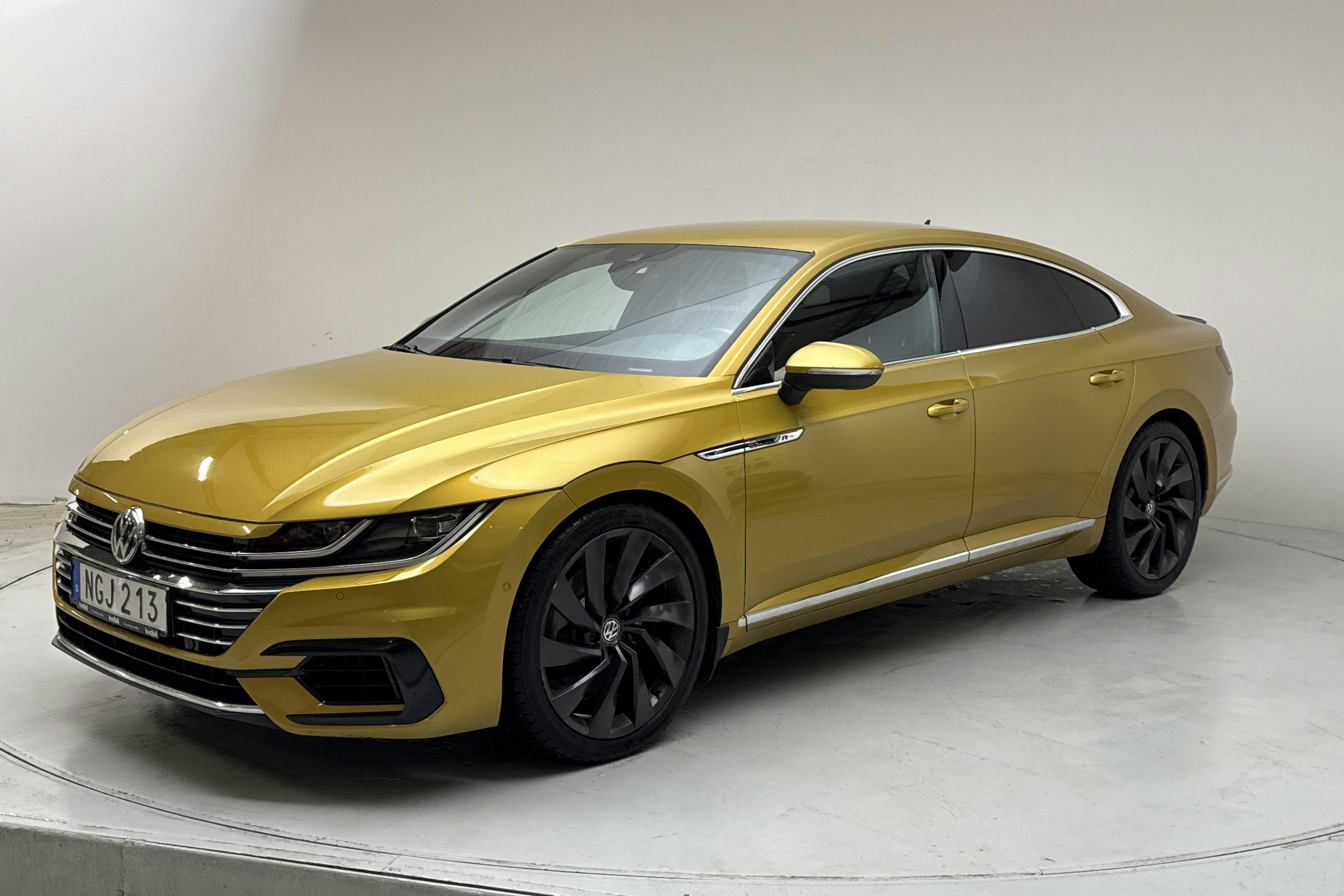 Presentationsfoto 1 av 16: VW Arteon 2.0 TSI 4MOTION (272hk) - 15 575 mil - Automat - gul - 2019