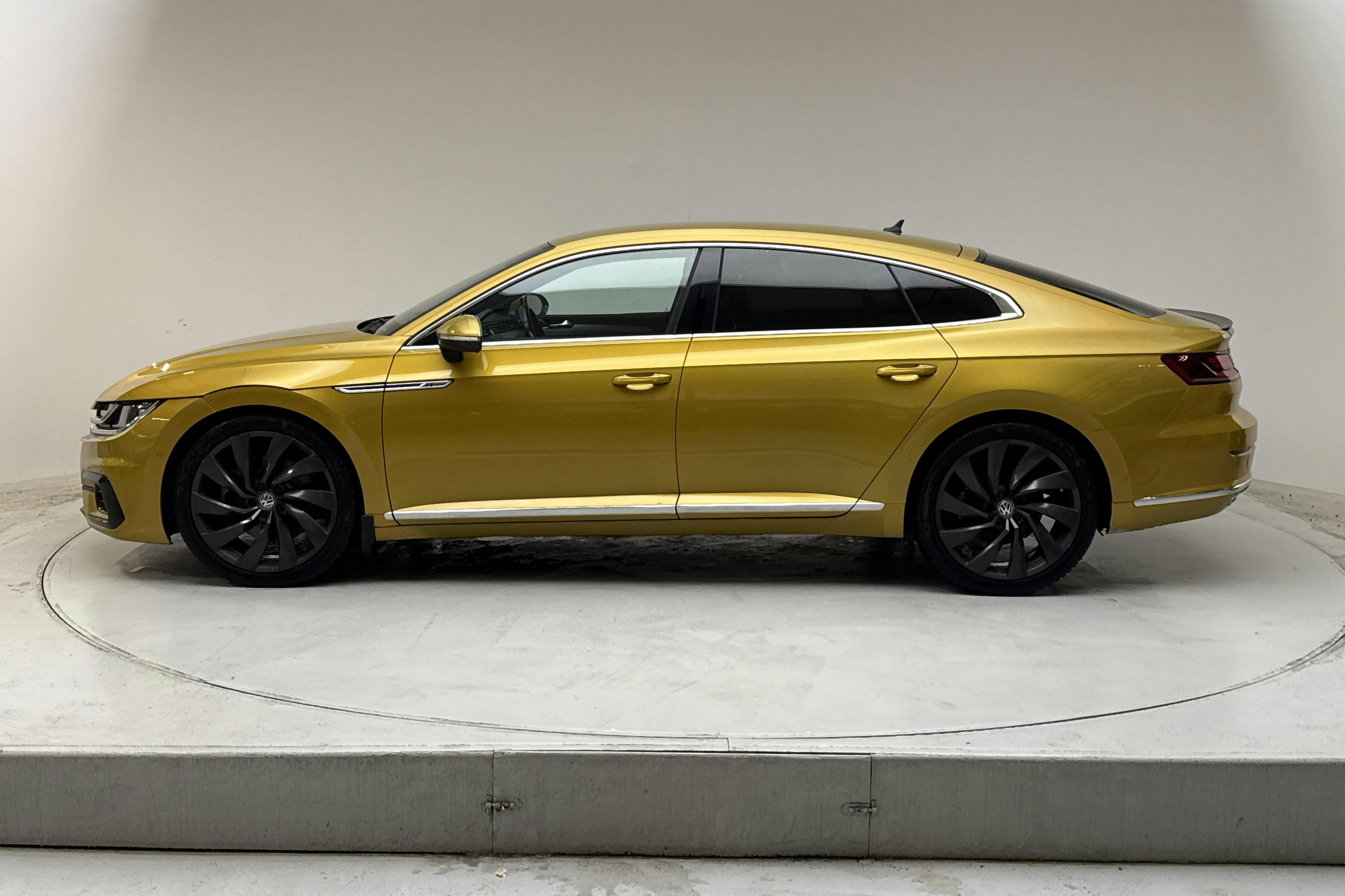 Presentationsfoto 2 av 16: VW Arteon 2.0 TSI 4MOTION (272hk) - 15 575 mil - Automat - gul - 2019