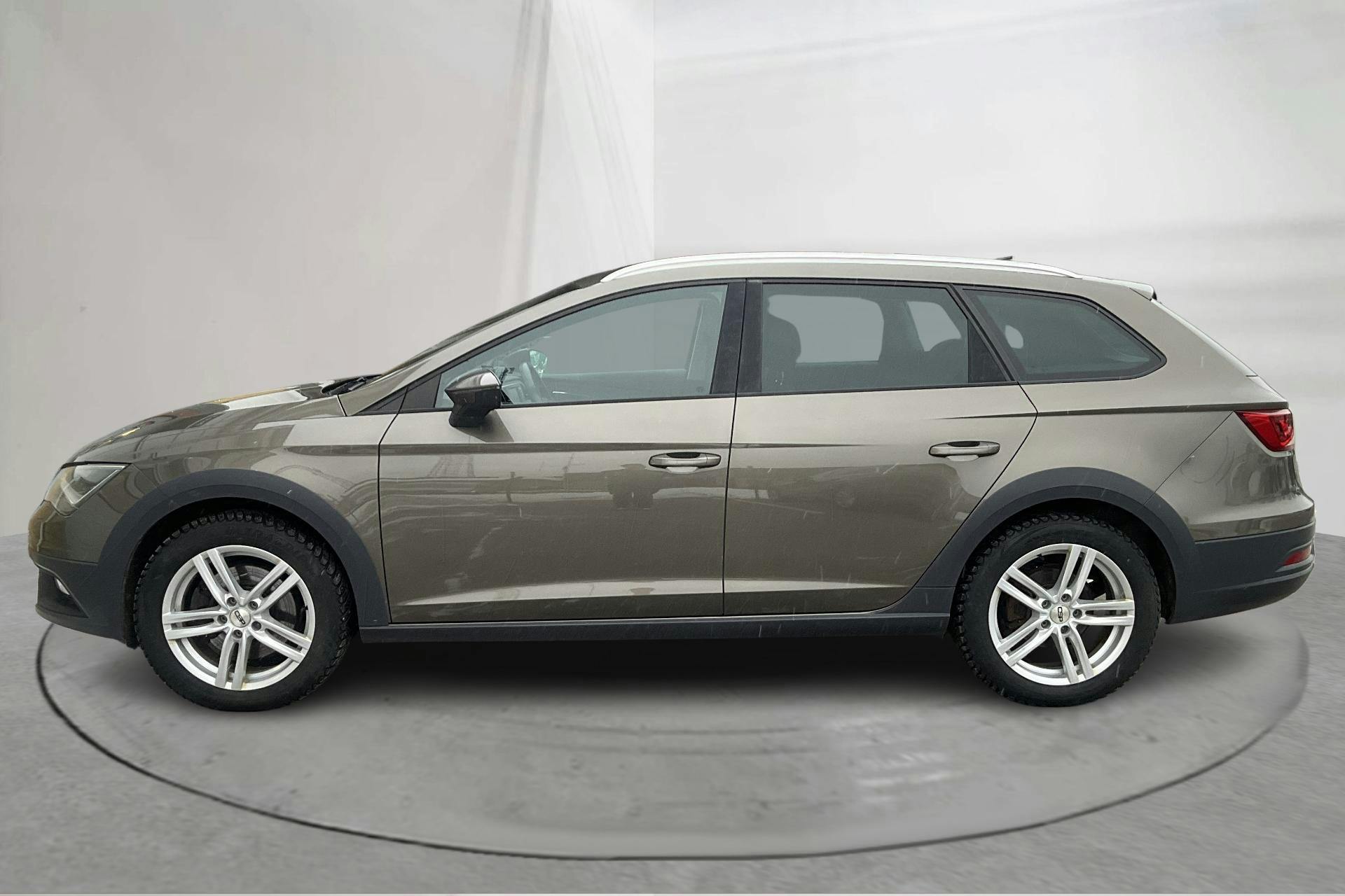 Præsentationsfoto 2 af 14: Seat Leon 2.0 TDI ST X-Perience 4Drive (184hk) - 174 250 kilometer - Salgsautomat - Brun - 2015