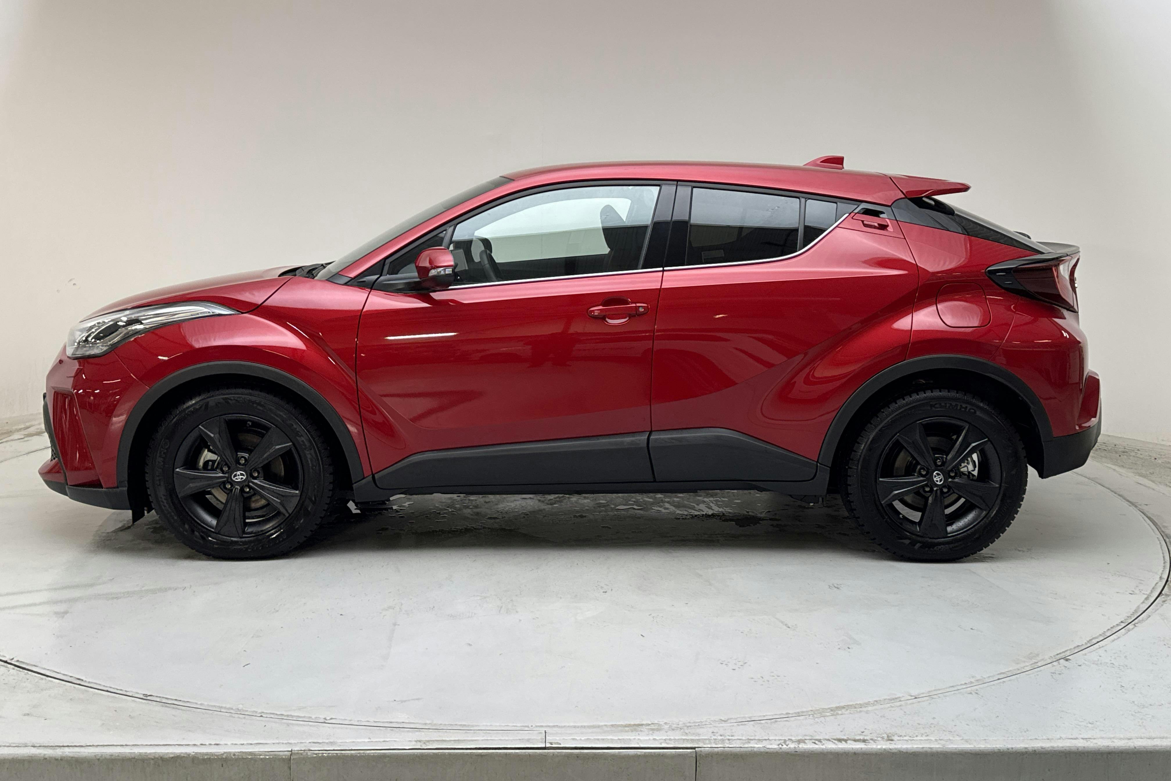 Esittelykuva 2 osoitteesta 14: Toyota C-HR 1.8 HSD (122hk) - 9 880 km - Automaattinen - punainen - 2023