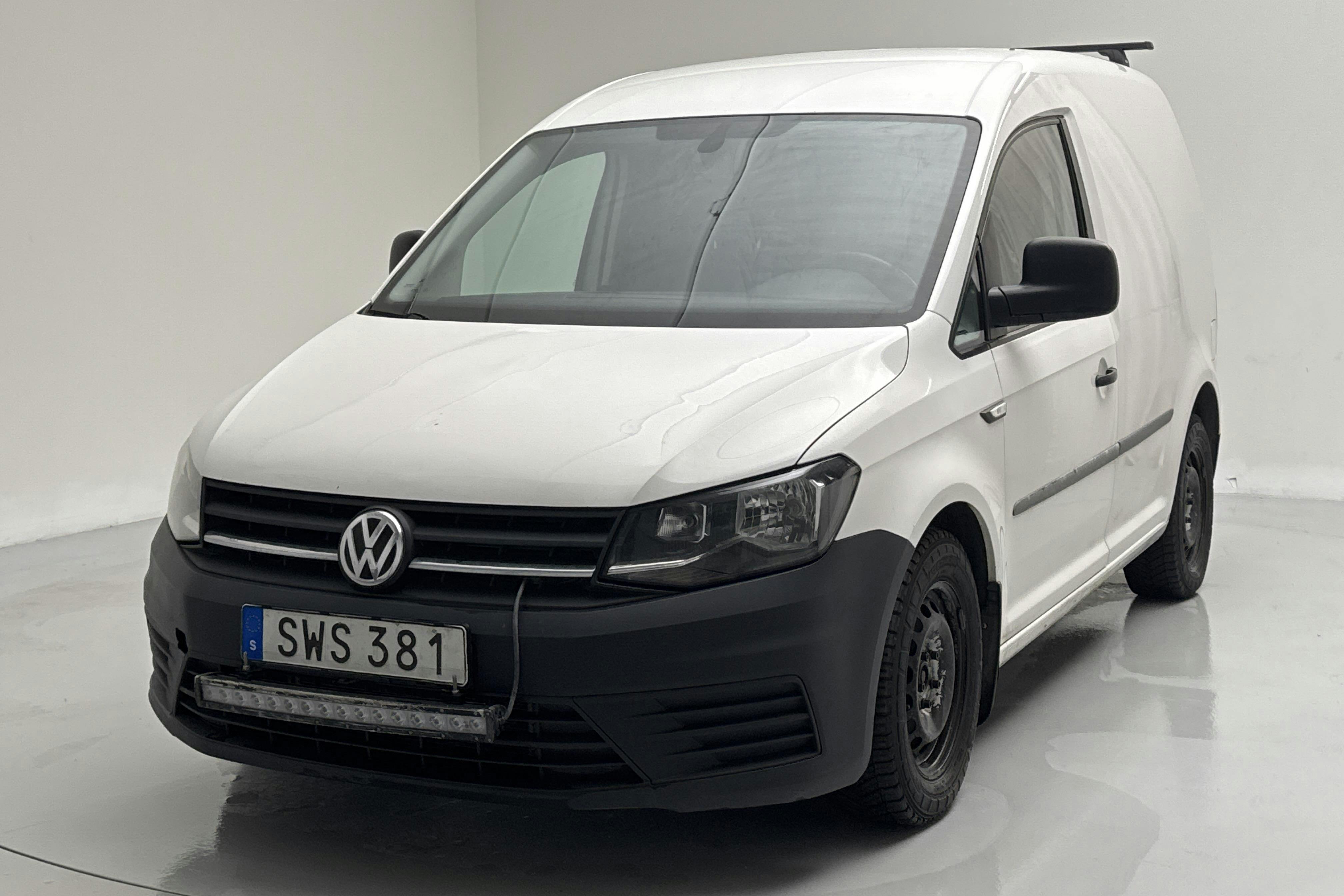 Presentationsfoto 1 av 12: VW Caddy 2.0 TDI Skåp (102hk) - 21 038 mil - Manuell - vit - 2017