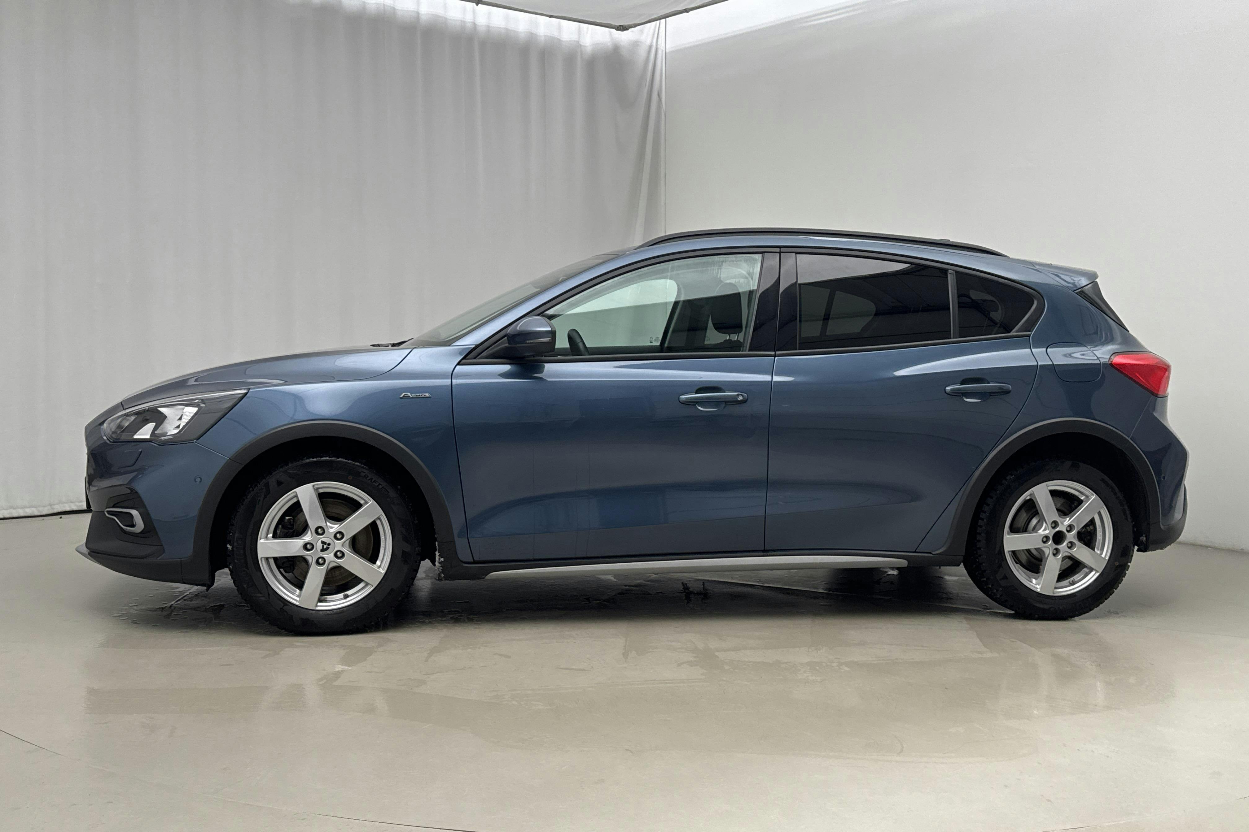 Presentationsfoto 2 av 18: Ford Focus 1.0T EcoBoost 5dr (125hk) - 5 528 mil - Automat - blå - 2020