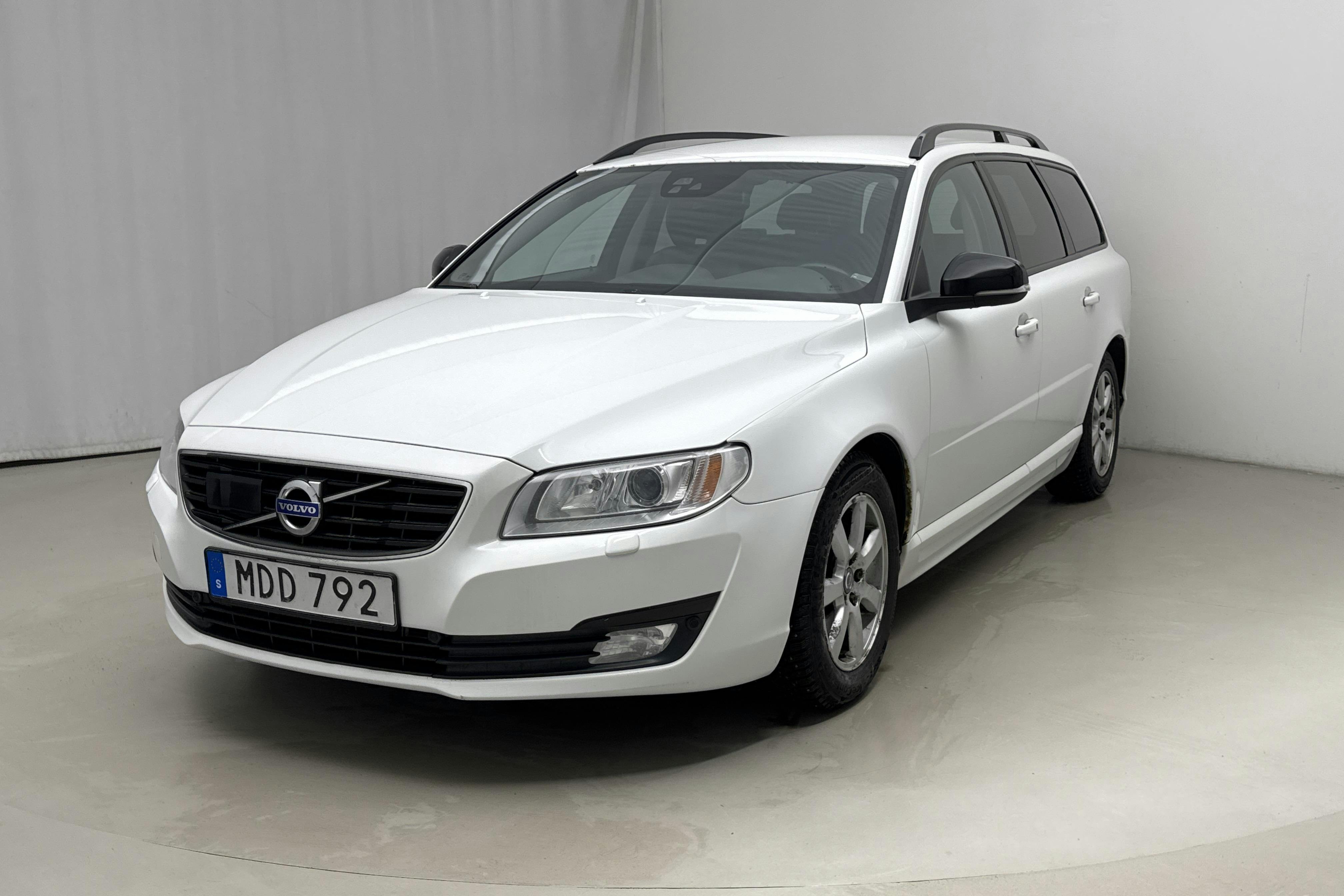 Præsentationsfoto 1 af 13: Volvo V70 II T4 (190hk) - 202 200 kilometer - Salgsautomat - Hvid - 2016
