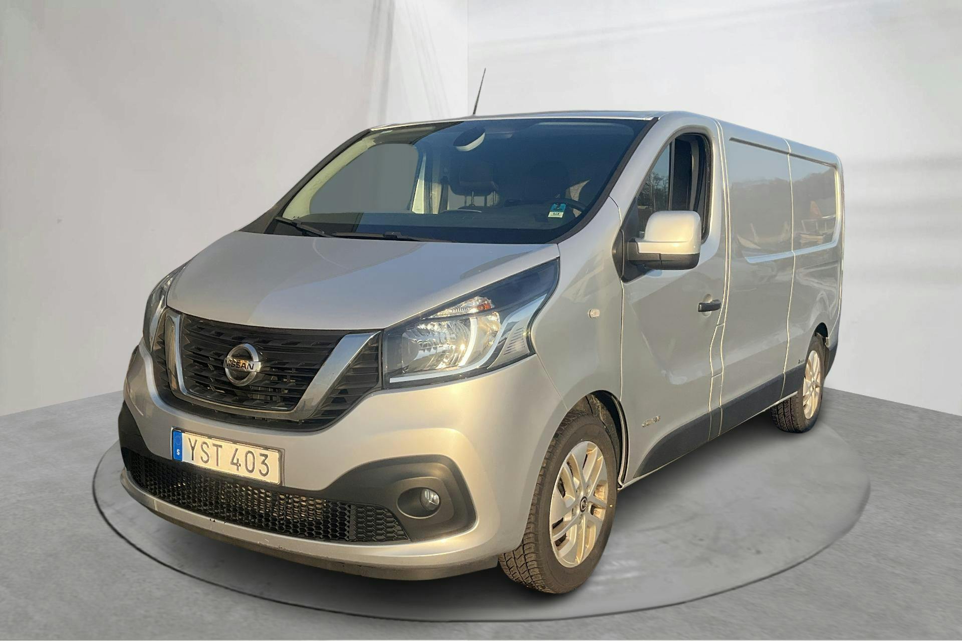 Zdjęcie prezentacyjne 1 z 15: Nissan NV300 1.6 dCi (125hk) - 205 640 km - Manualna - srebro - 2017